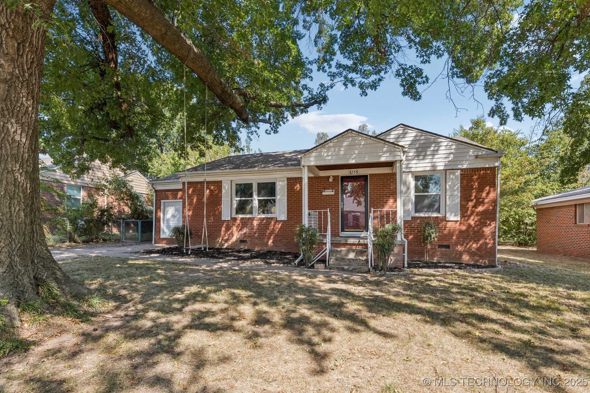 6115 E 4th Street Property Photo 1