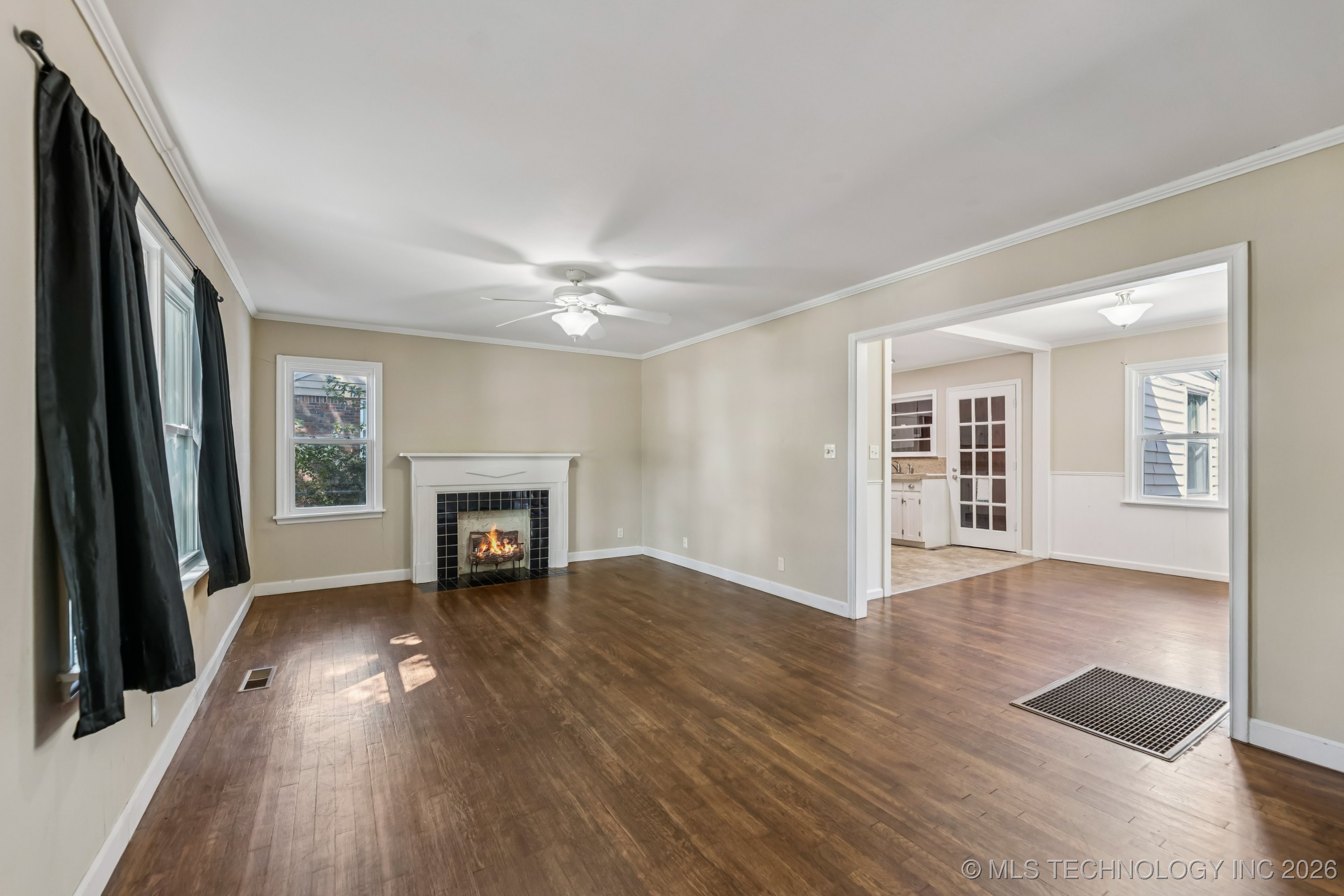 6115 E 4th Street Property Photo 2