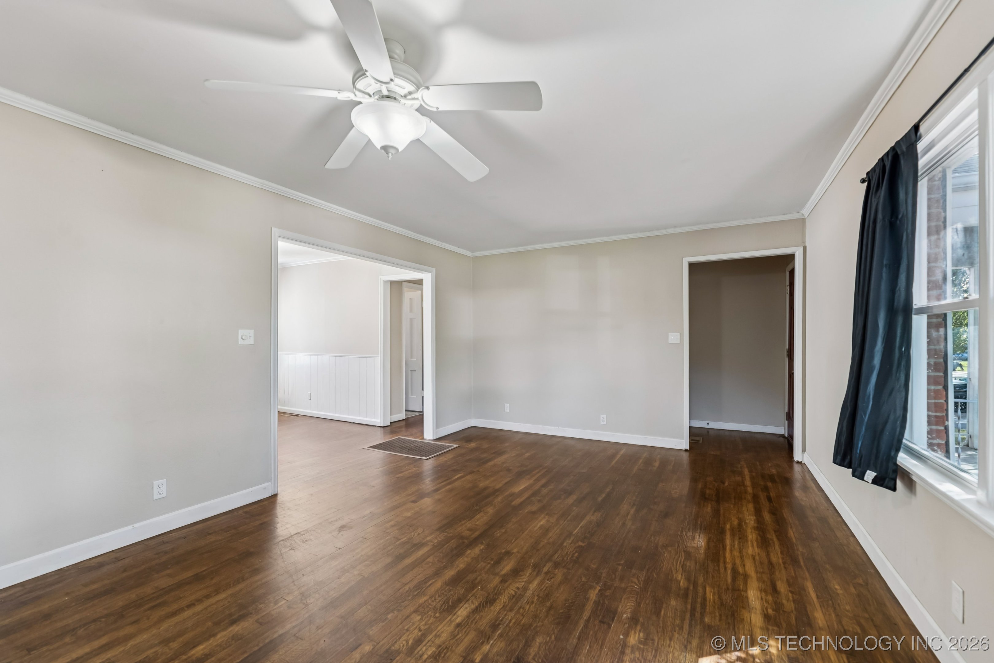 6115 E 4th Street Property Photo 4