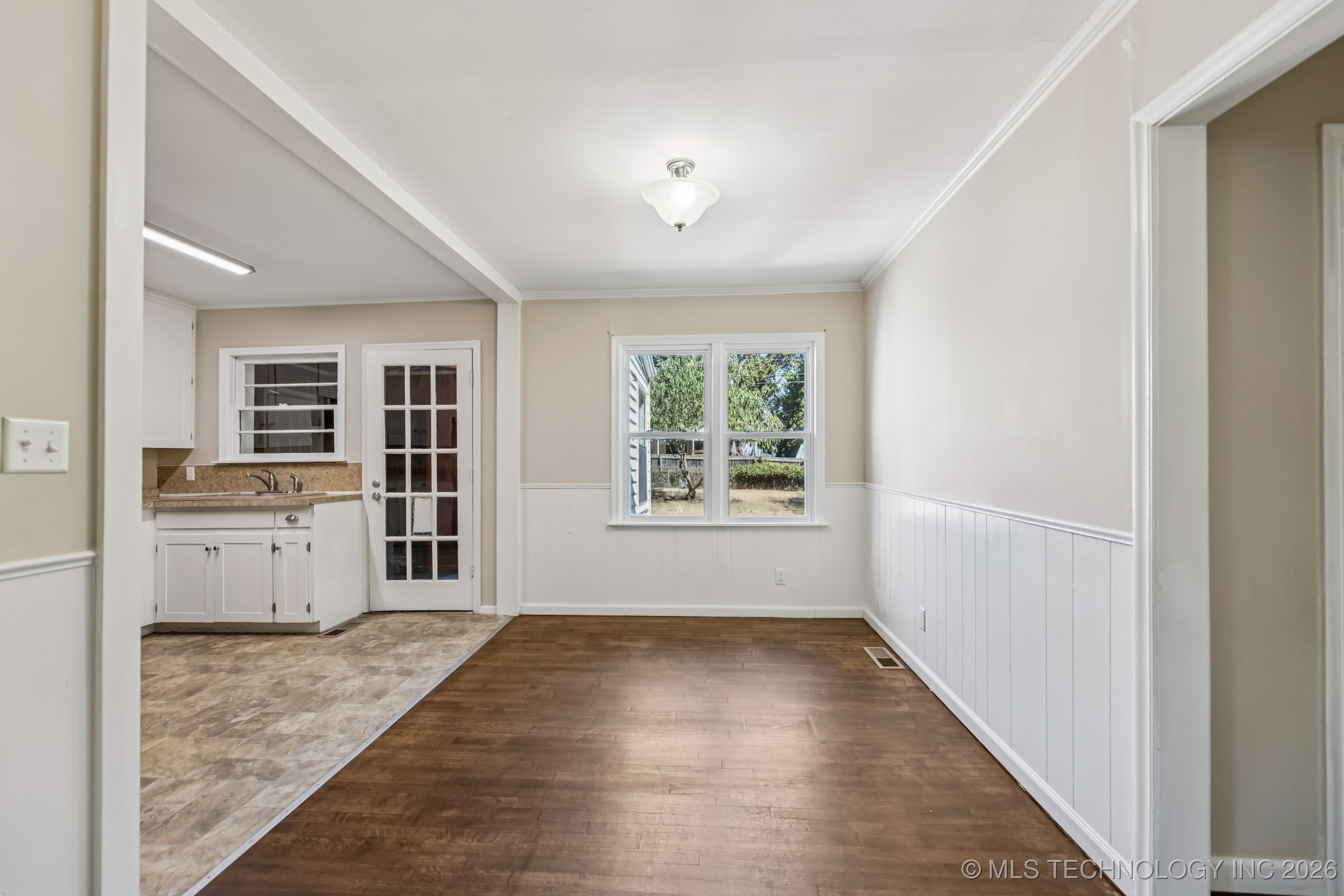 6115 E 4th Street Property Photo 5