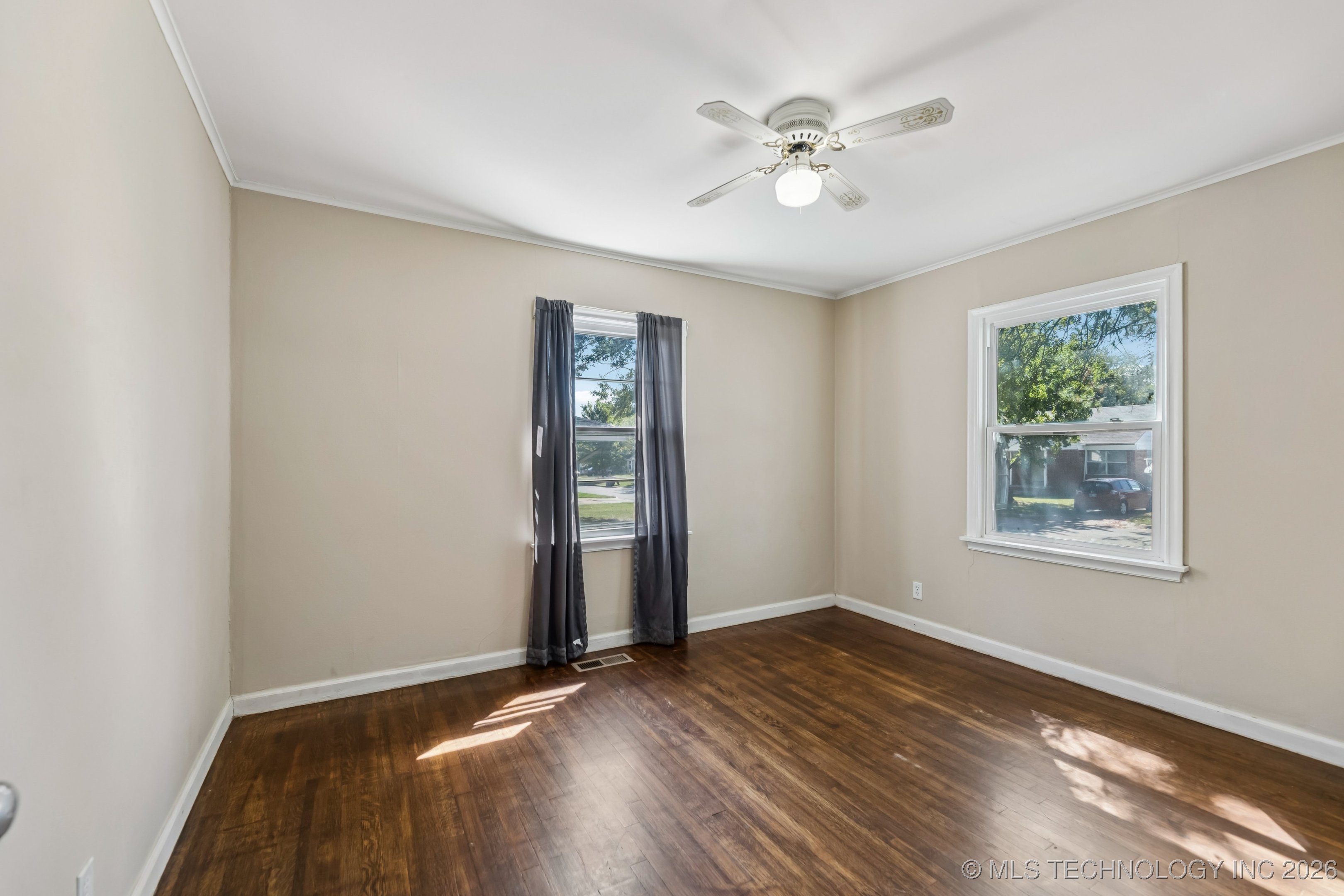 6115 E 4th Street Property Photo 13