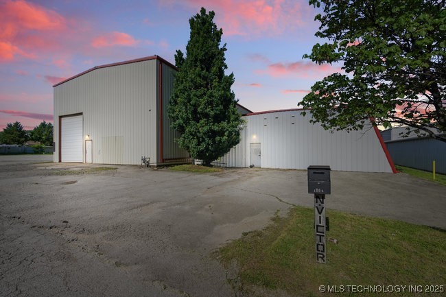 1004 N Victor Avenue Property Photo 1