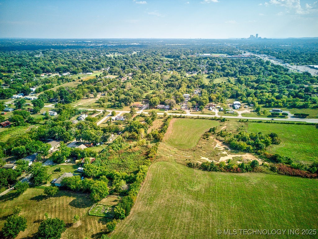5635 N Peoria Street Property Photo 8