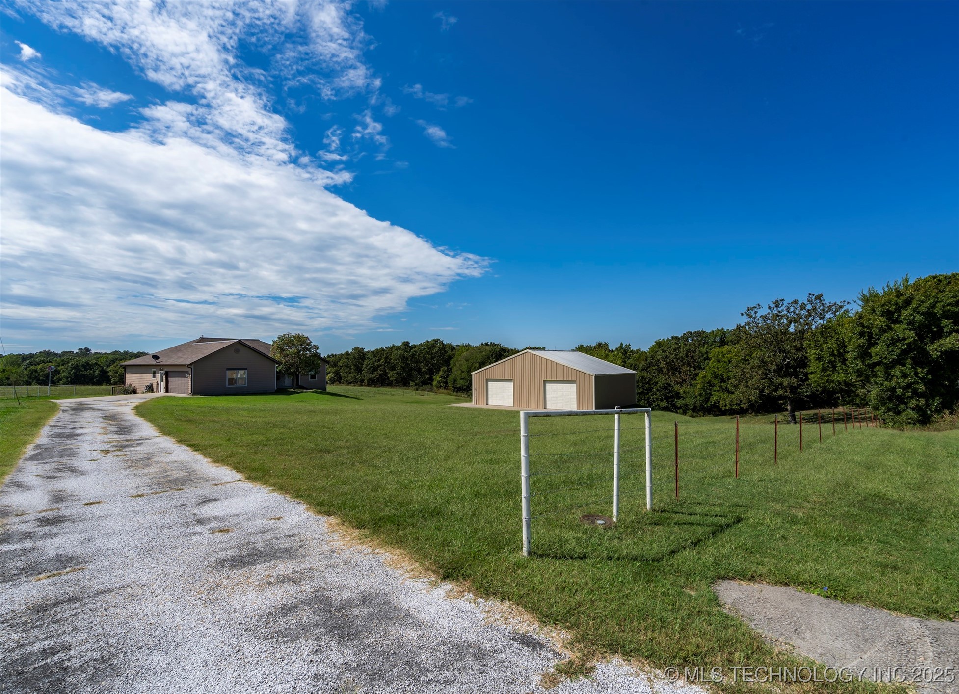 469734 E 660 Road Property Photo 2