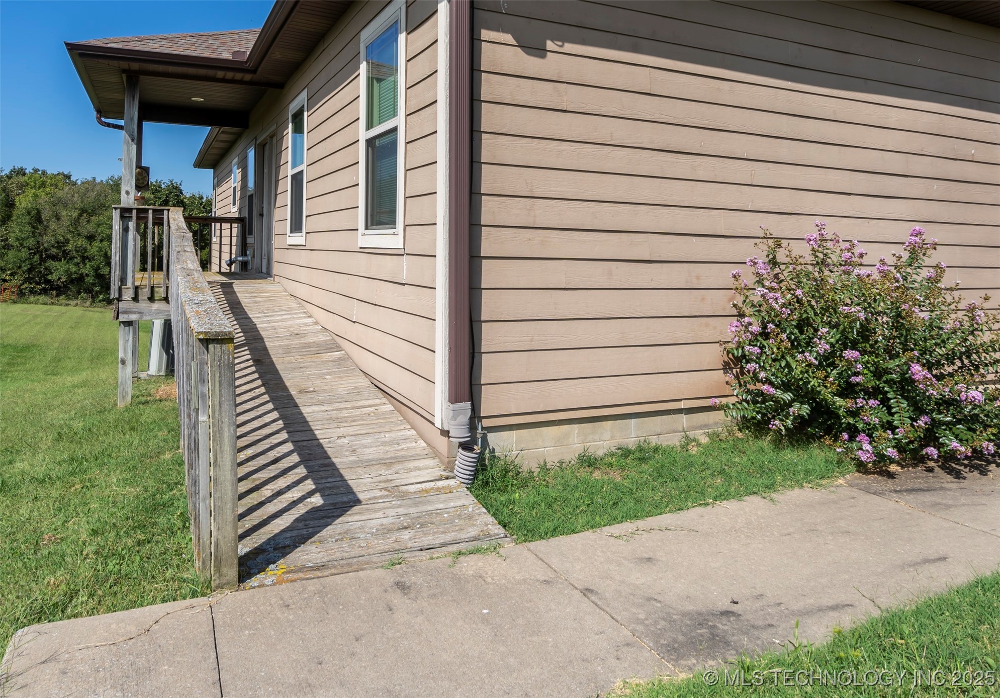 469734 E 660 Road Property Photo 3