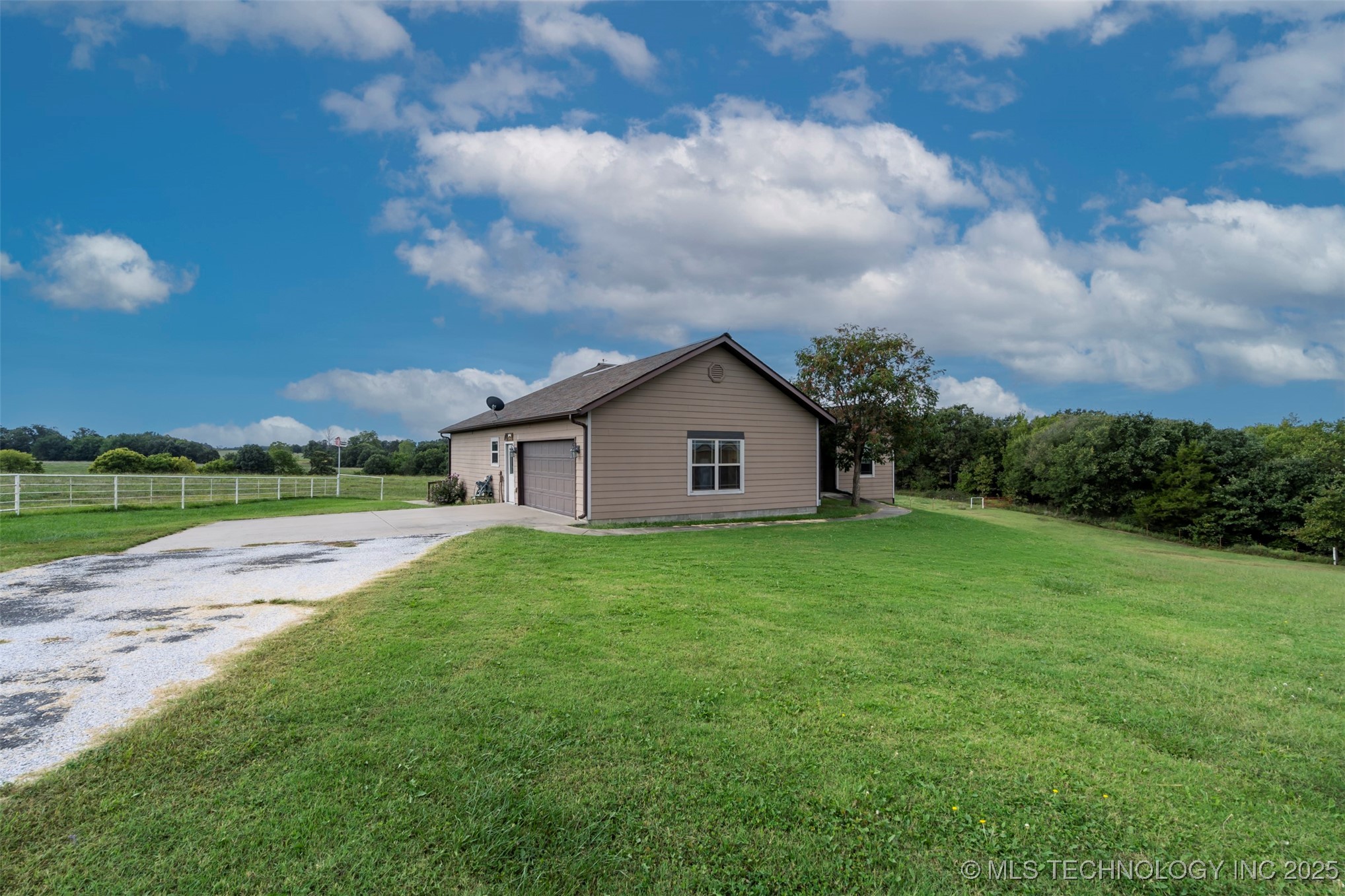 469734 E 660 Road Property Photo 4