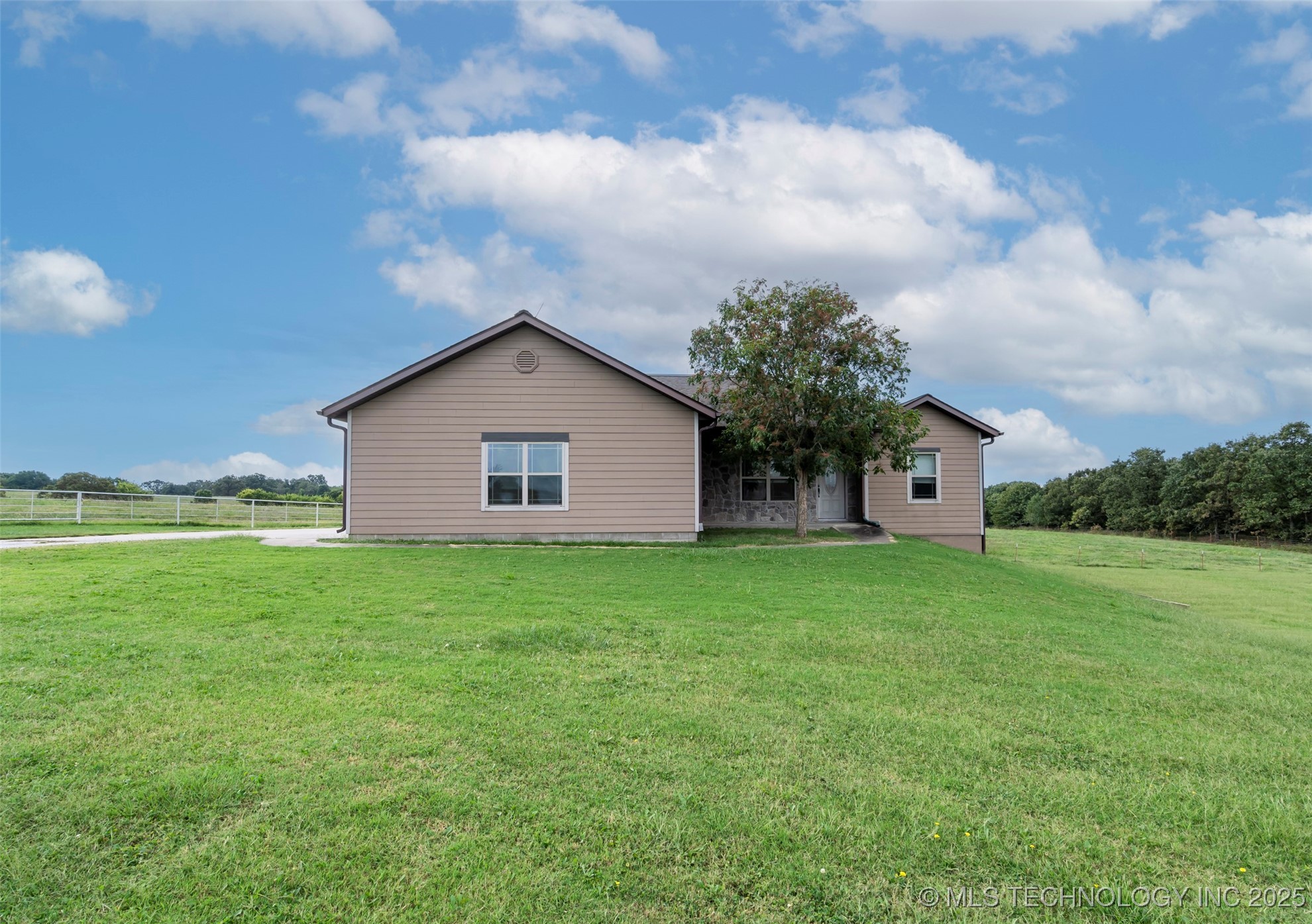 469734 E 660 Road Property Photo 5