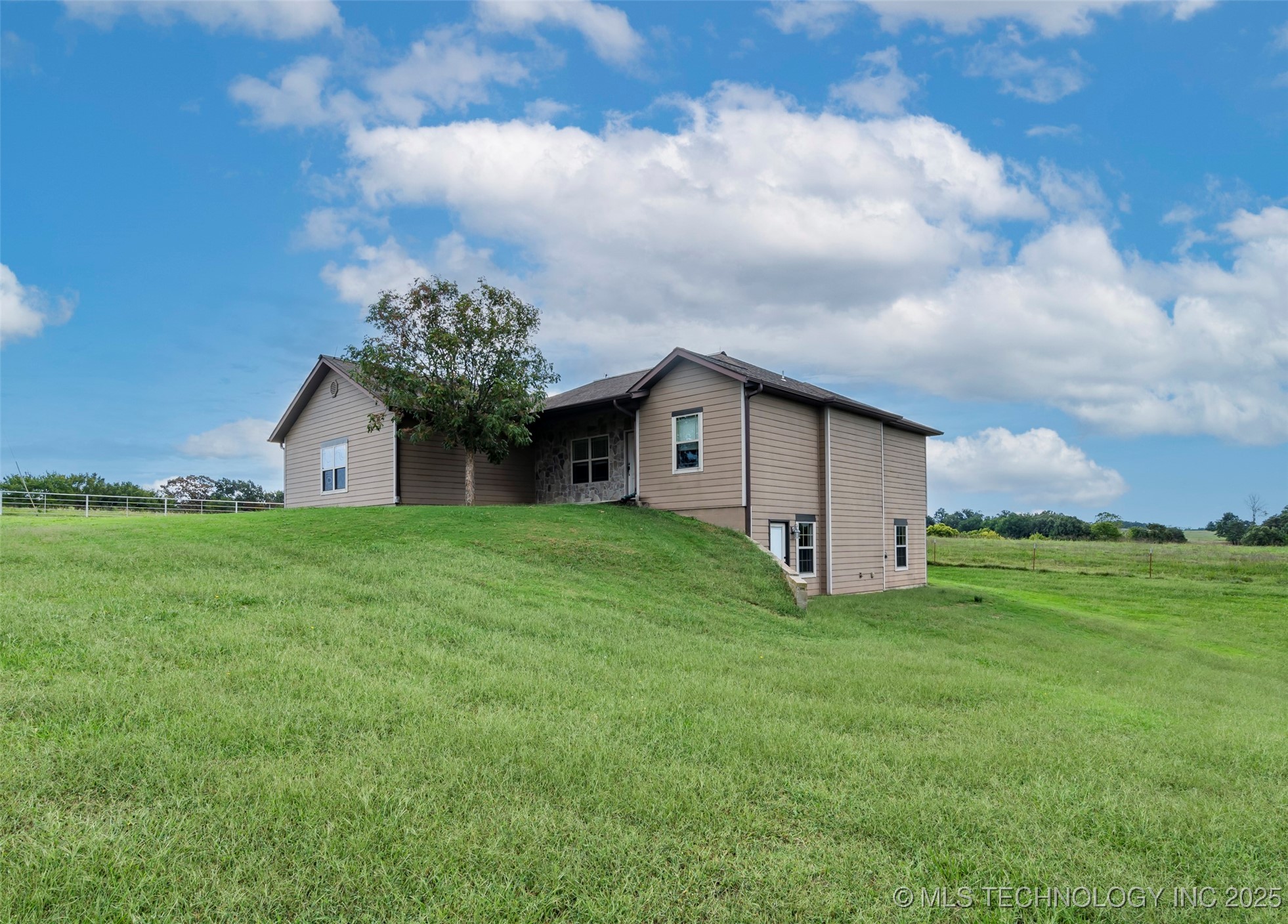 469734 E 660 Road Property Photo 6