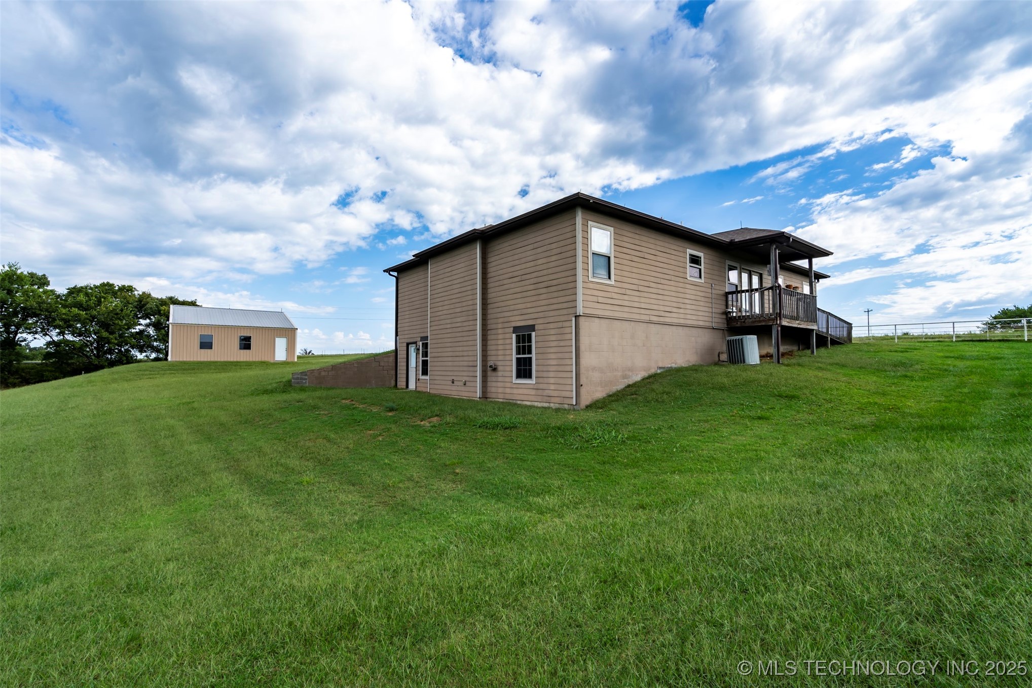 469734 E 660 Road Property Photo 7