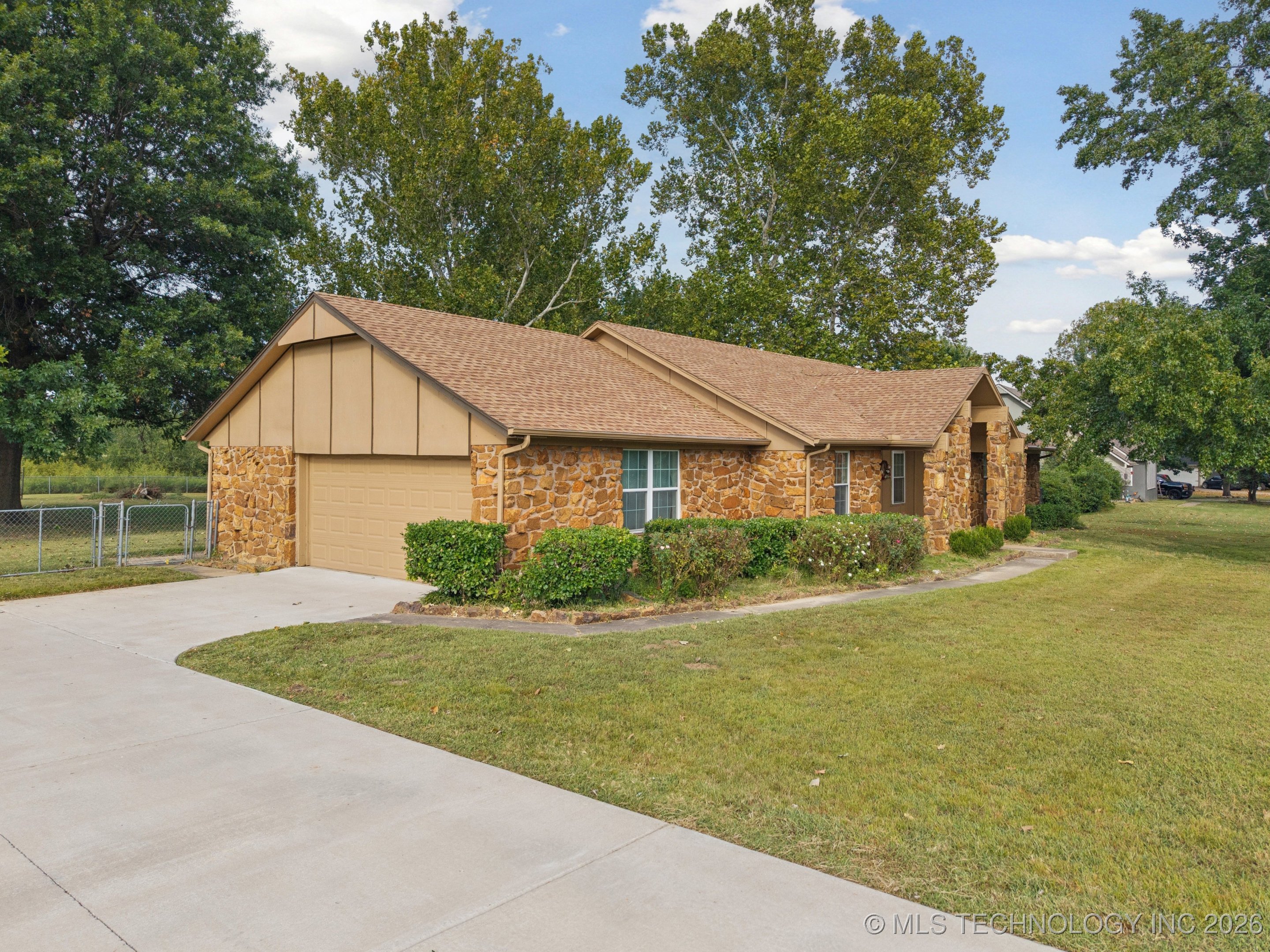 24107 E Sisemore Street Property Photo 2