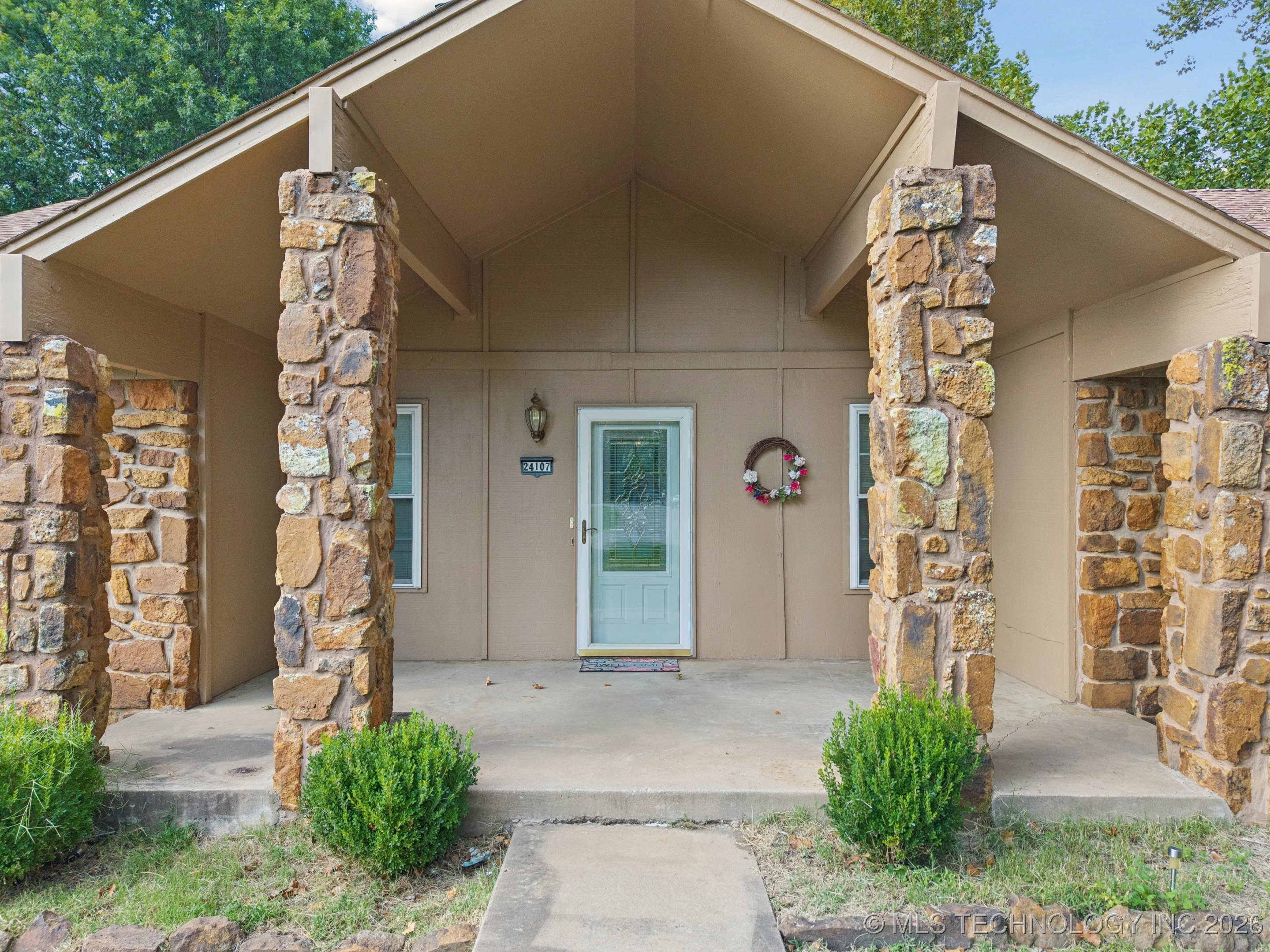 24107 E Sisemore Street Property Photo 6