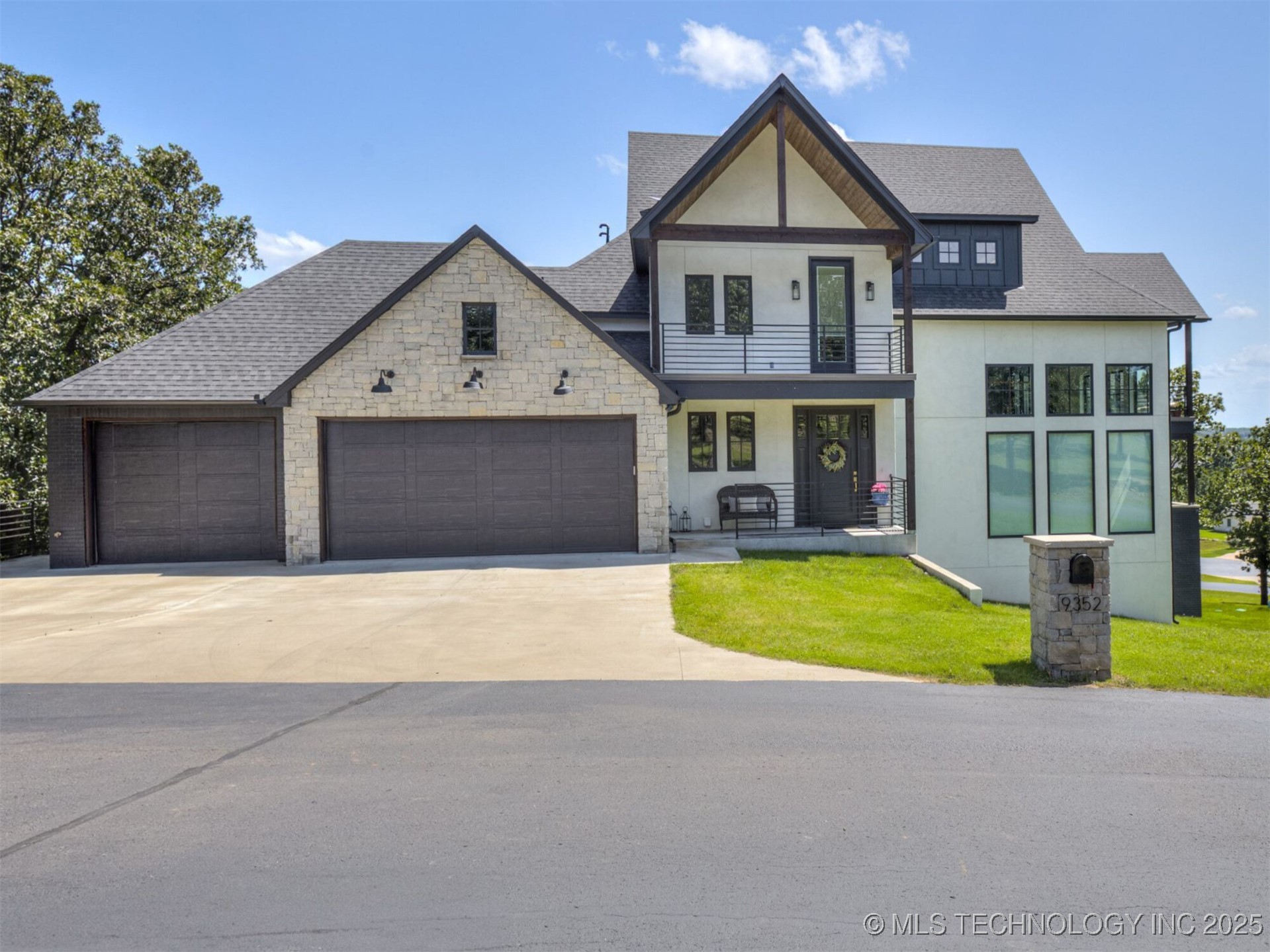 9352 Scenic Bluff Avenue Property Photo 1