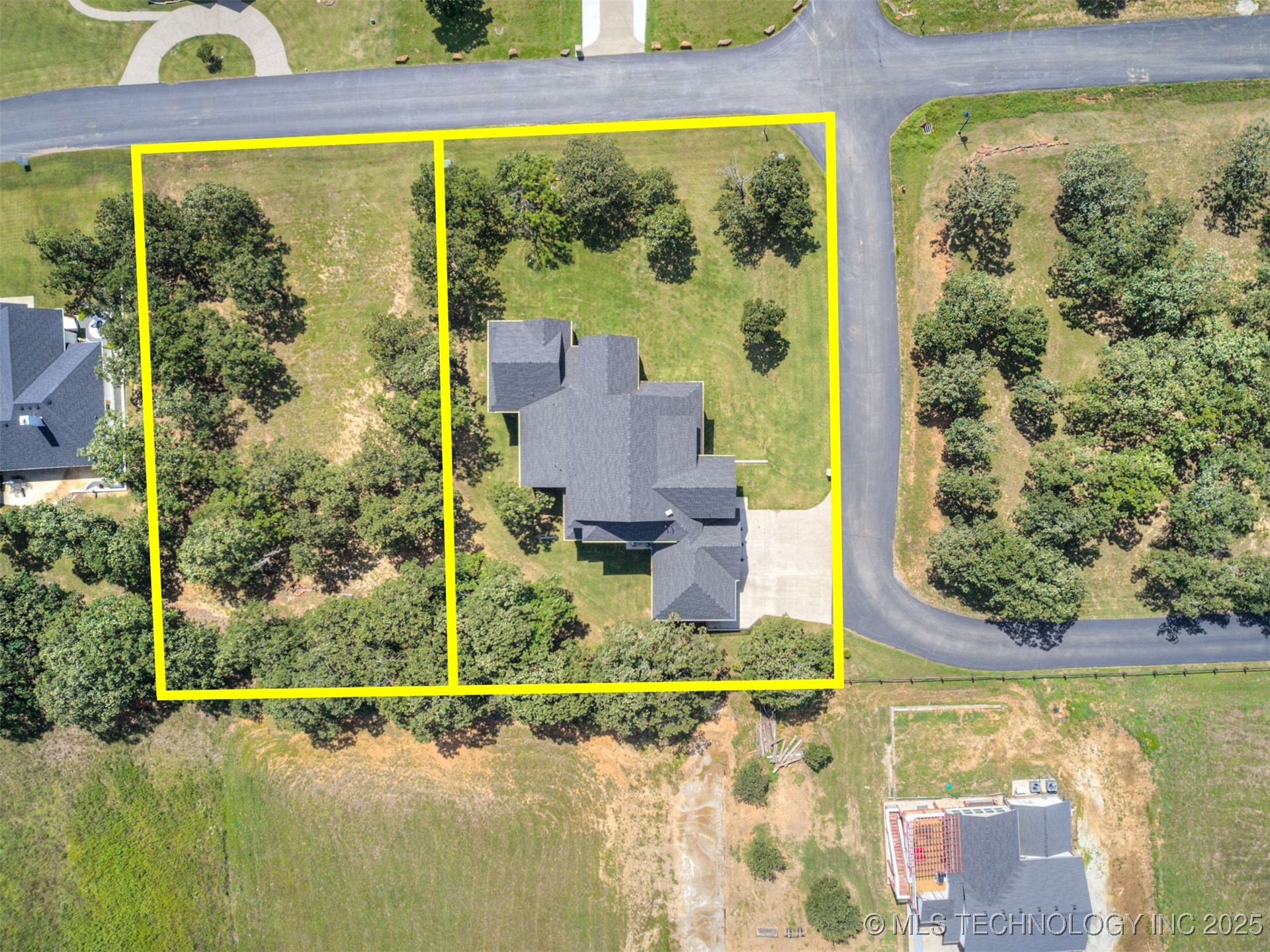 9352 Scenic Bluff Avenue Property Photo 2