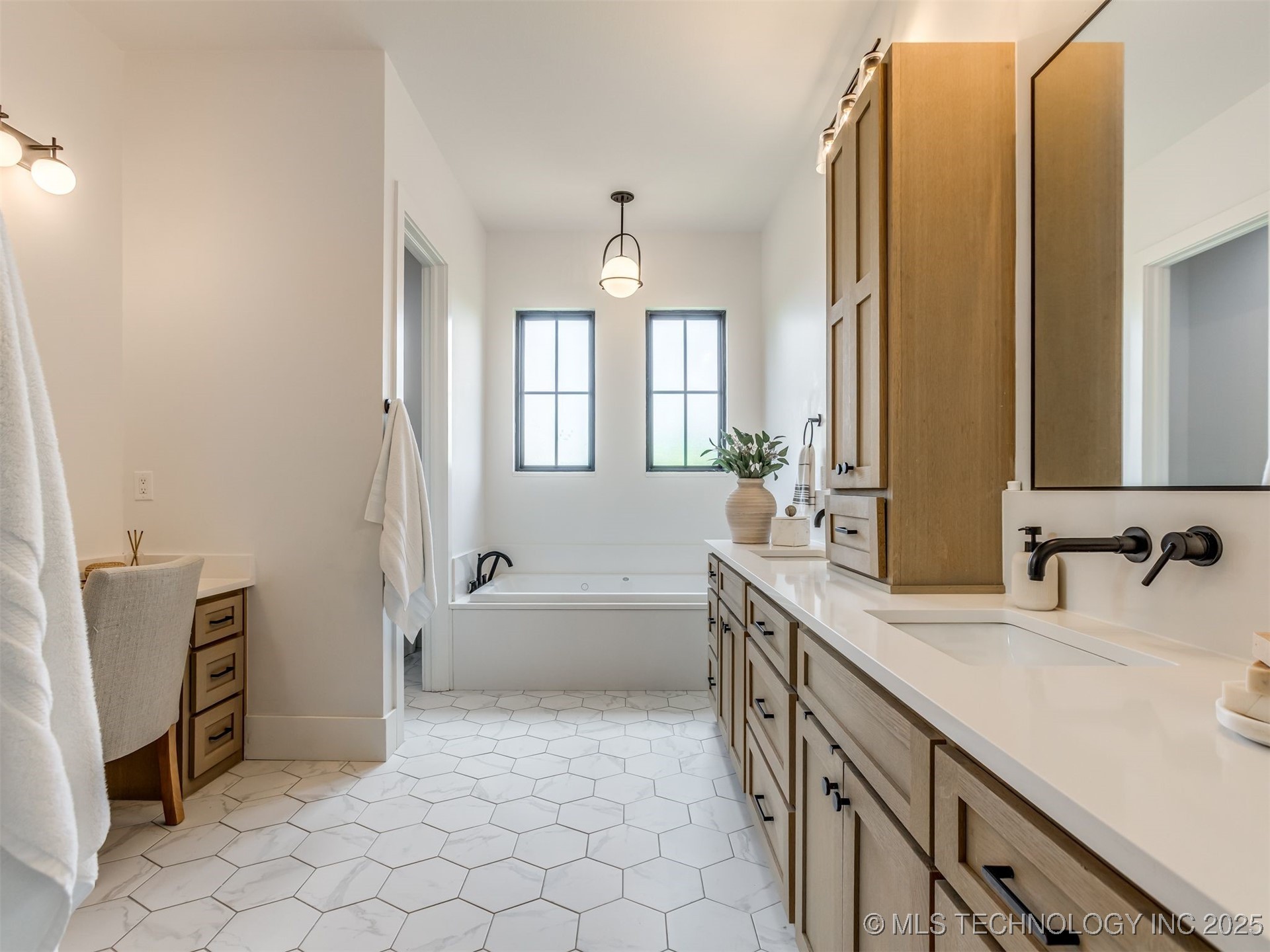 9352 Scenic Bluff Avenue Property Photo 24