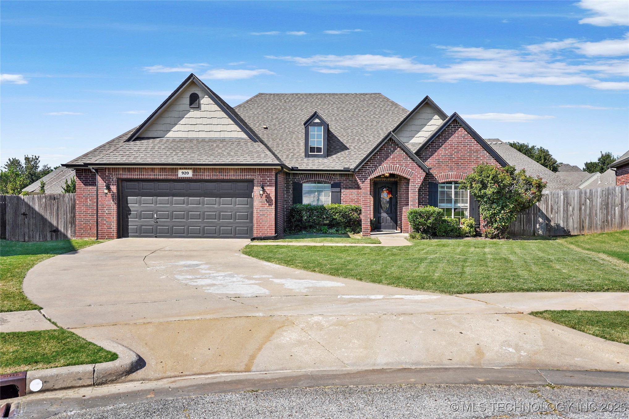 920 W Fargo Street Property Photo 1