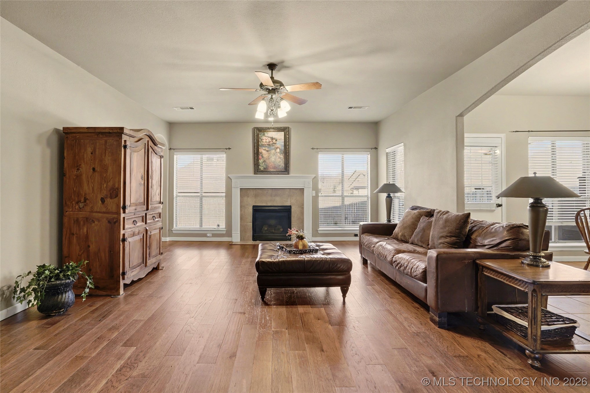 920 W Fargo Street Property Photo 4