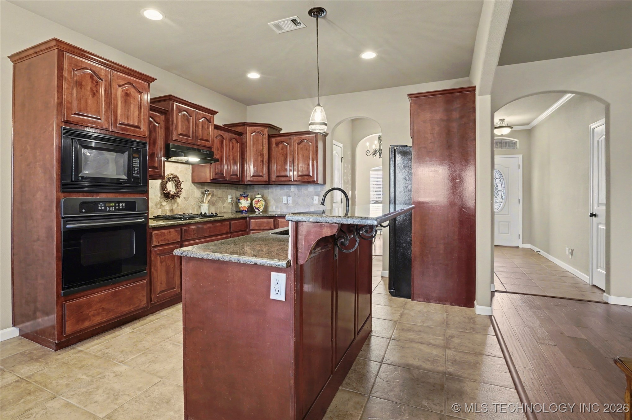 920 W Fargo Street Property Photo 7