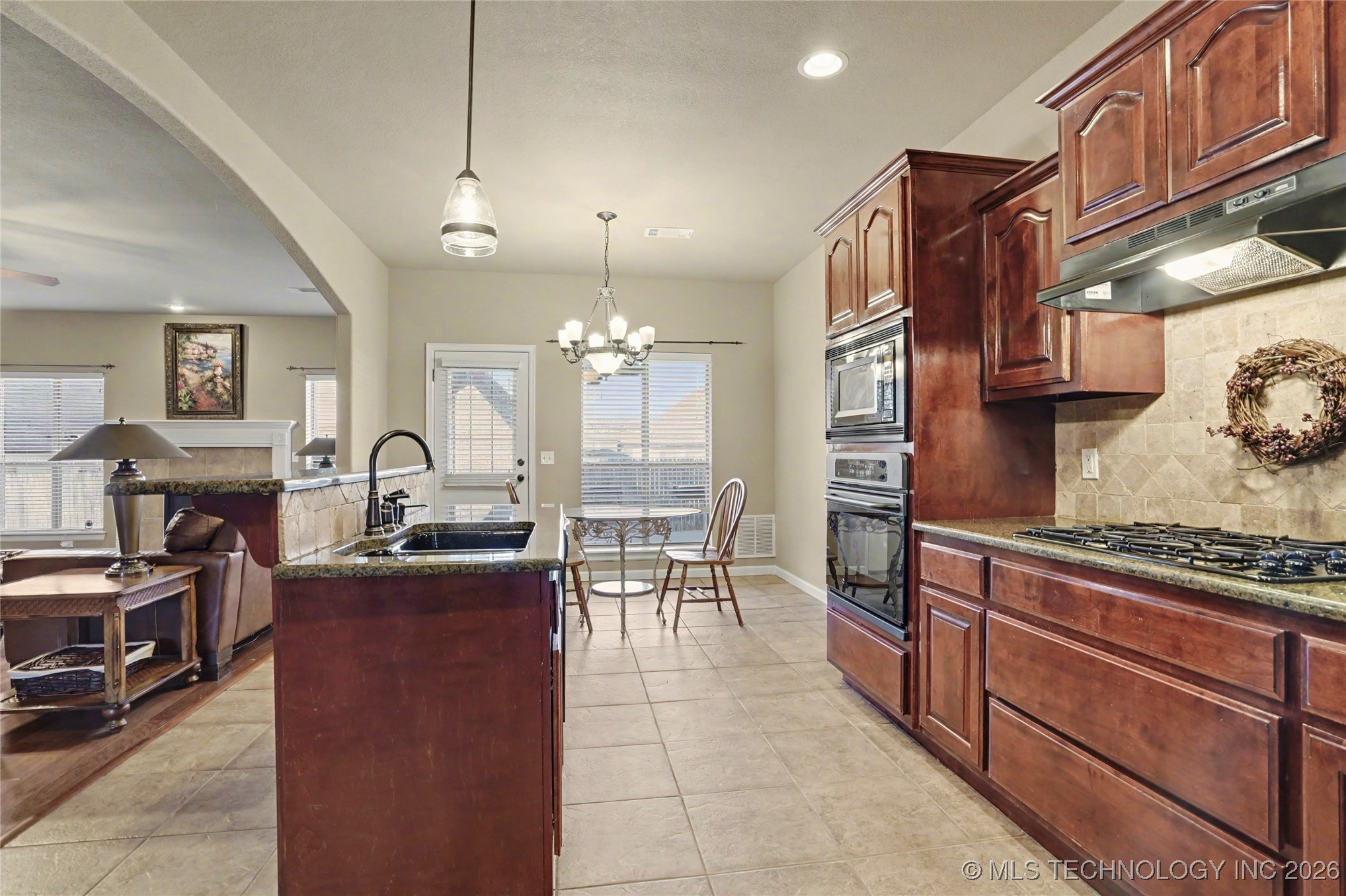 920 W Fargo Street Property Photo 8