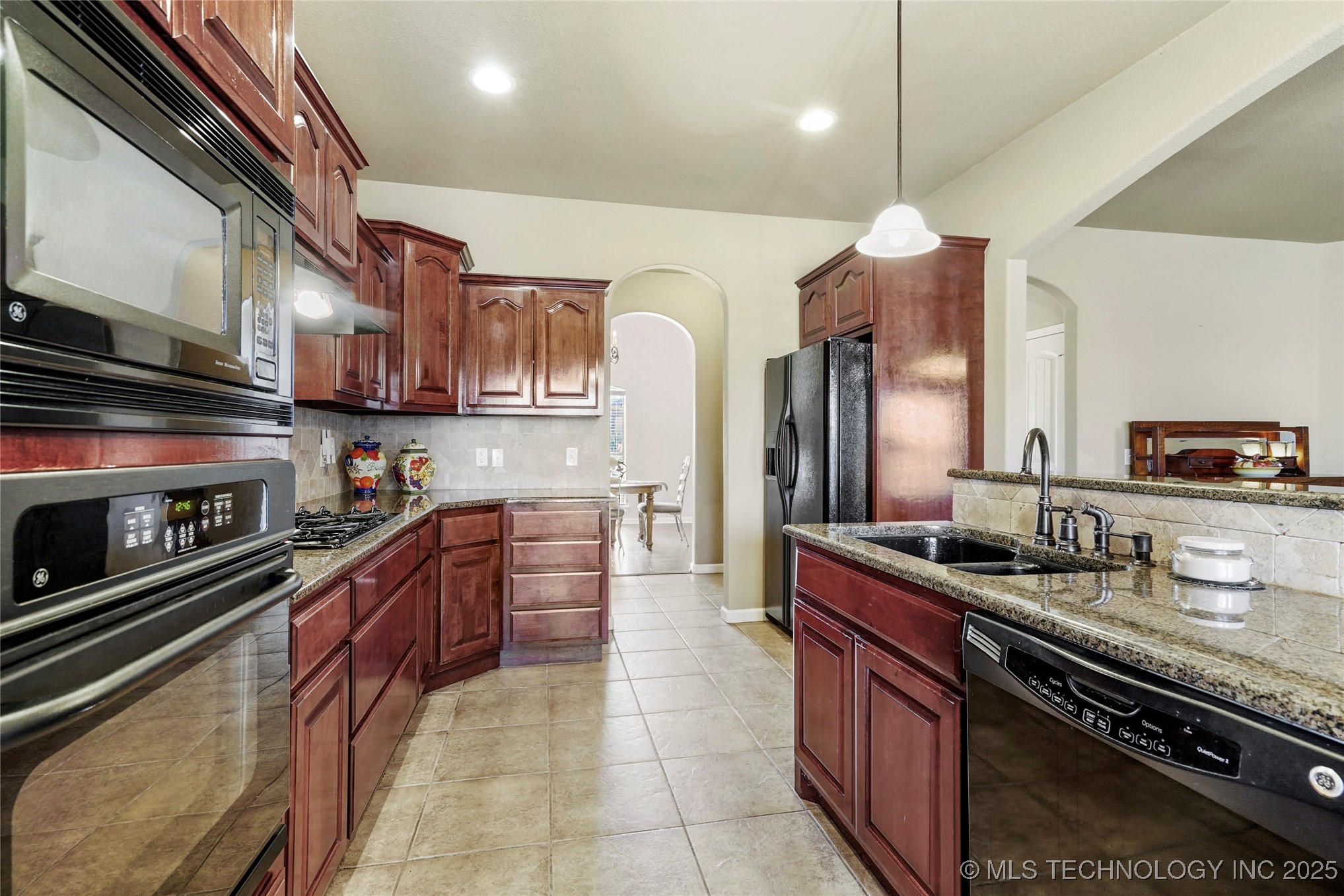 920 W Fargo Street Property Photo 10