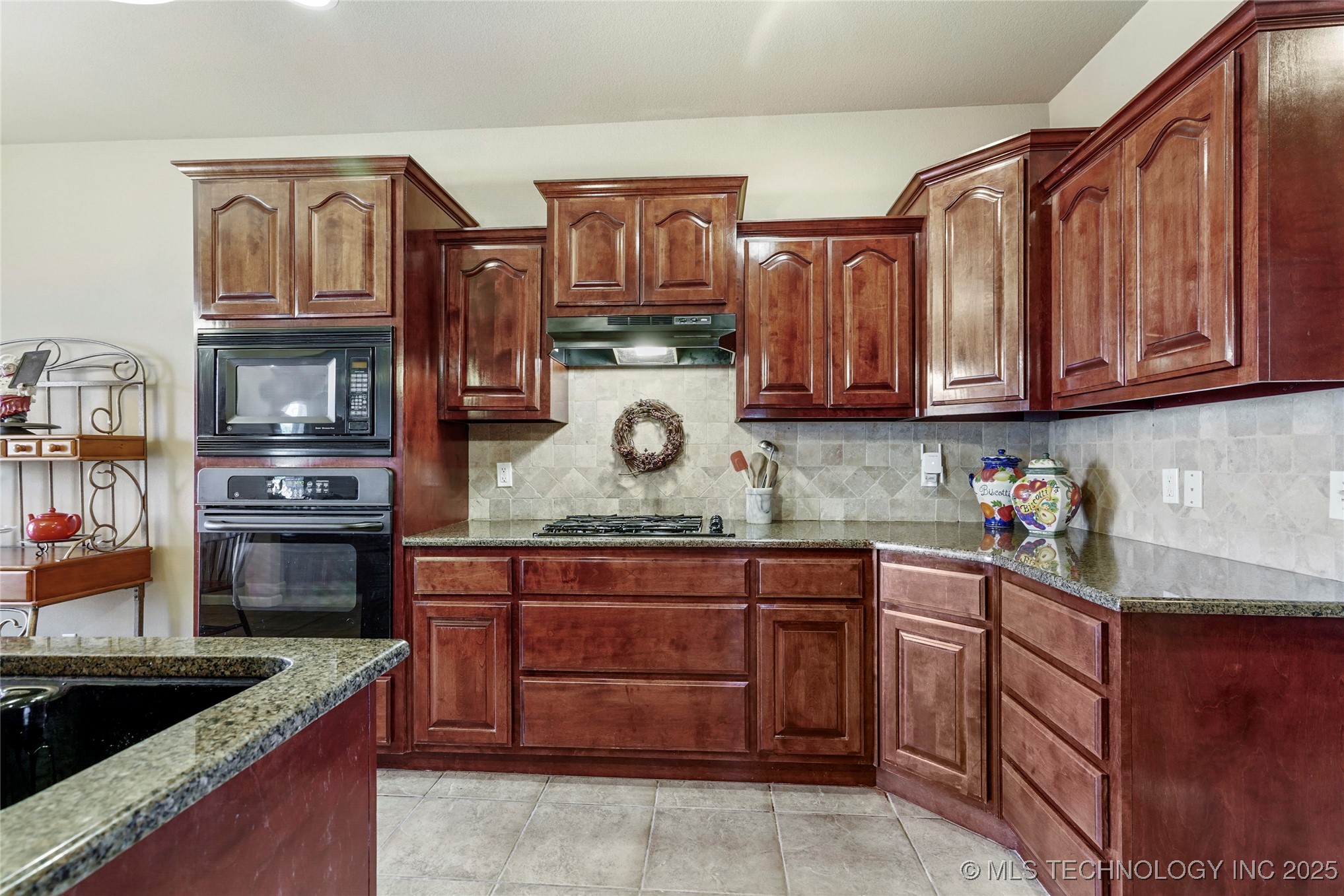 920 W Fargo Street Property Photo 11