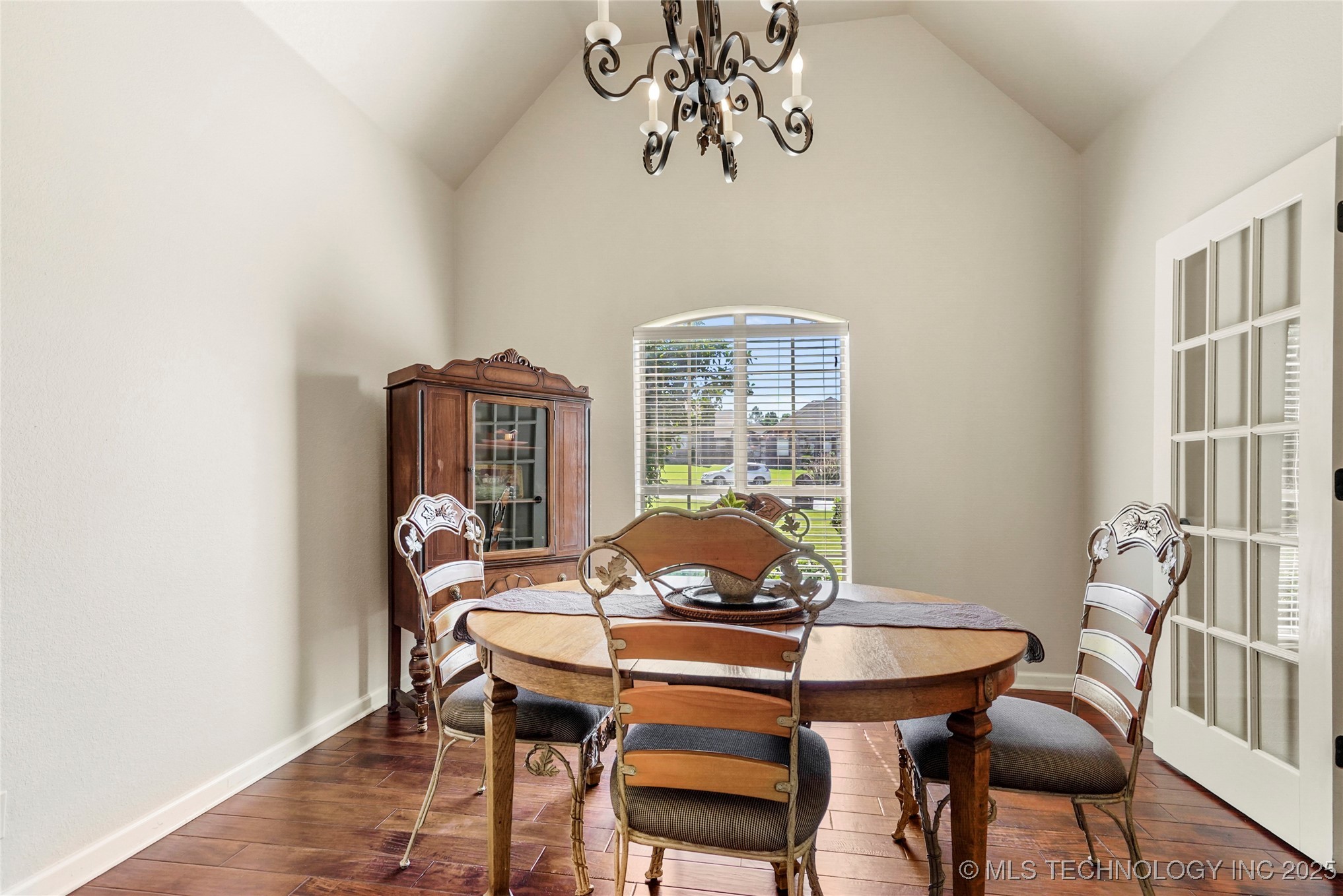 920 W Fargo Street Property Photo 15