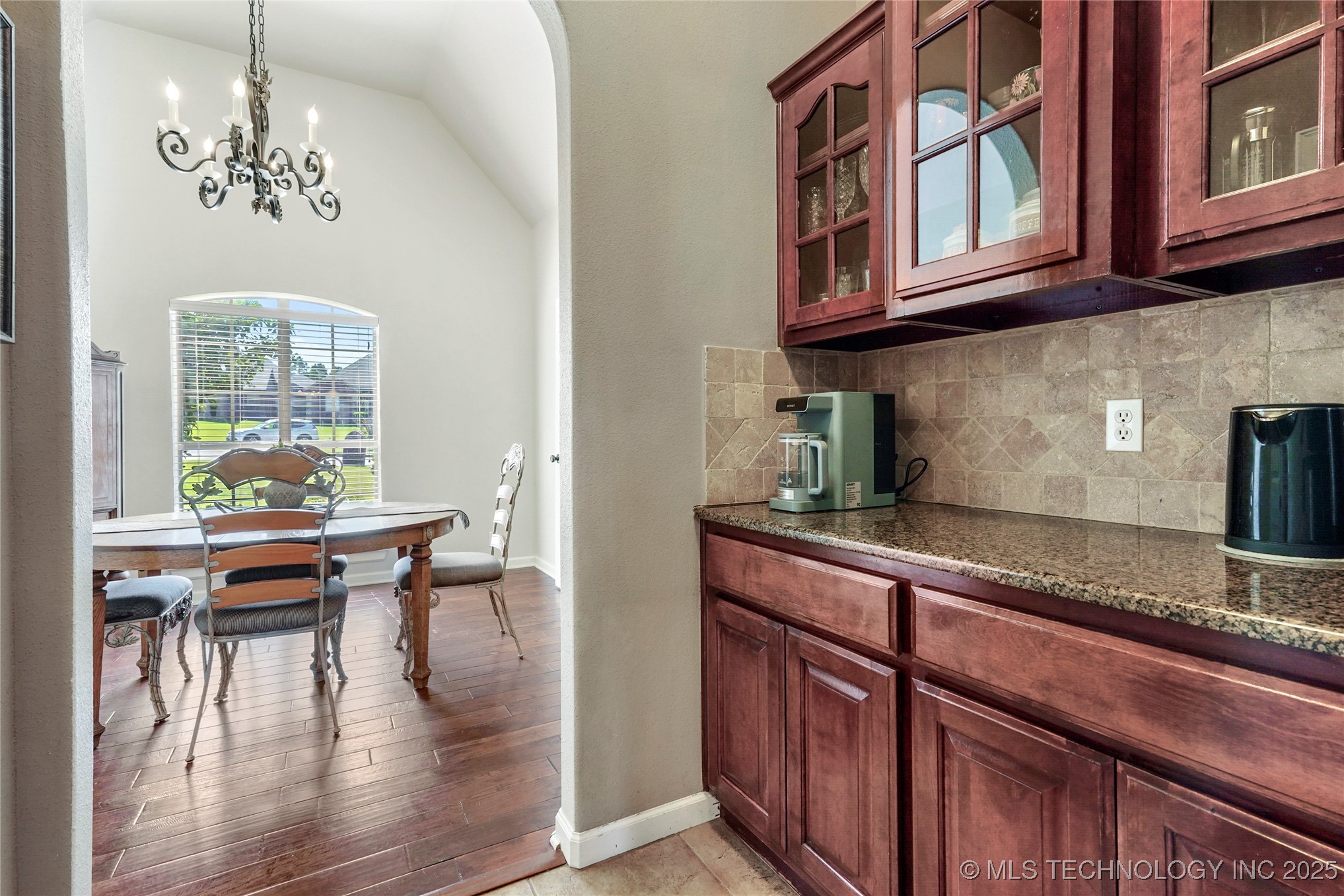 920 W Fargo Street Property Photo 16