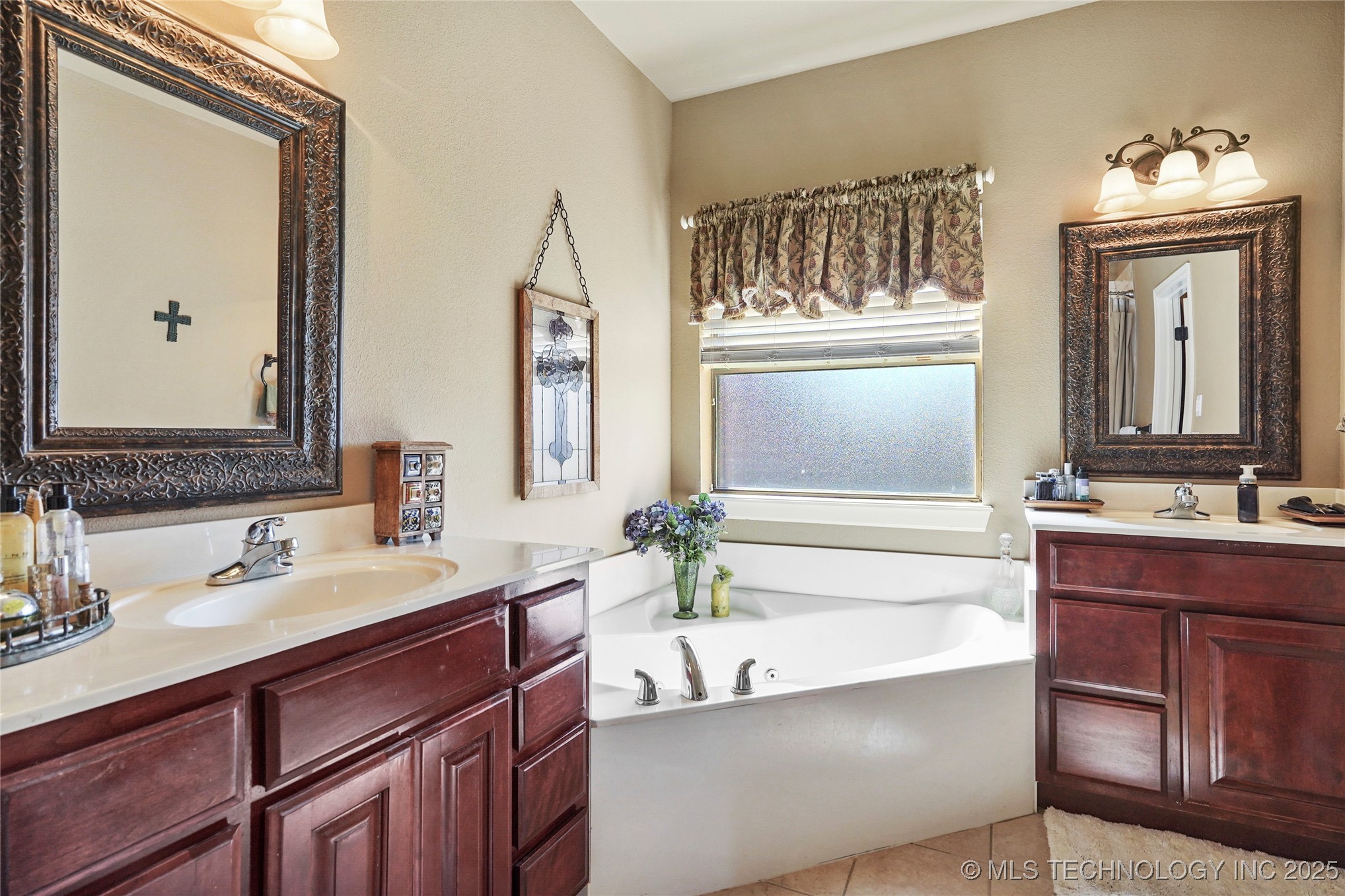 920 W Fargo Street Property Photo 19