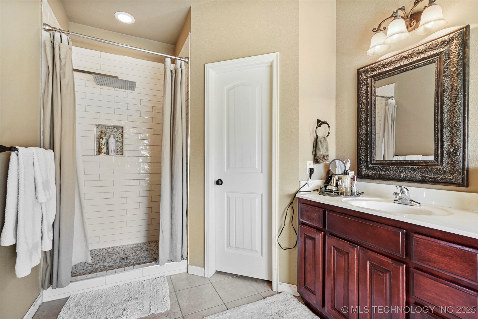 920 W Fargo Street Property Photo 20