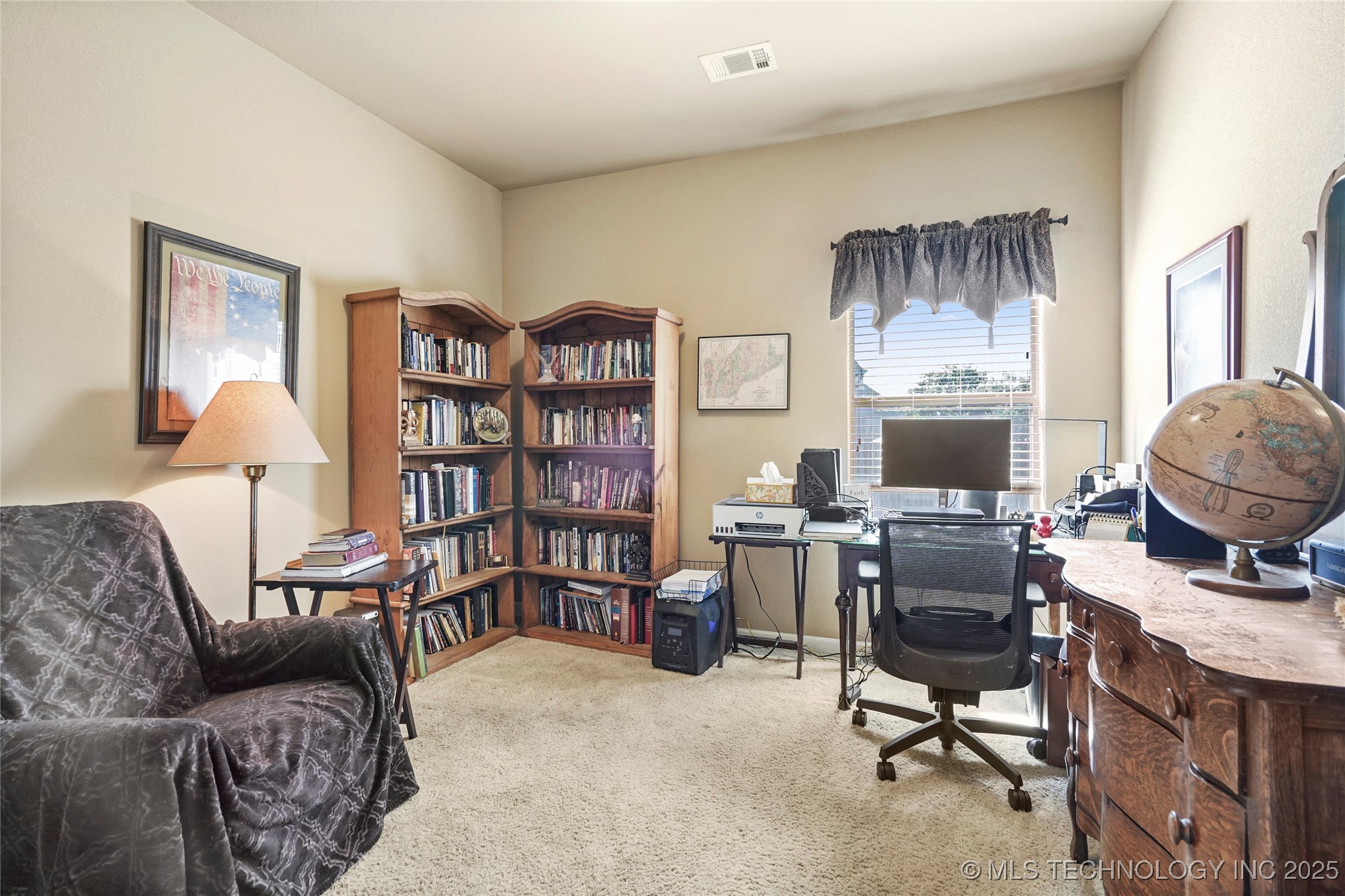 920 W Fargo Street Property Photo 23