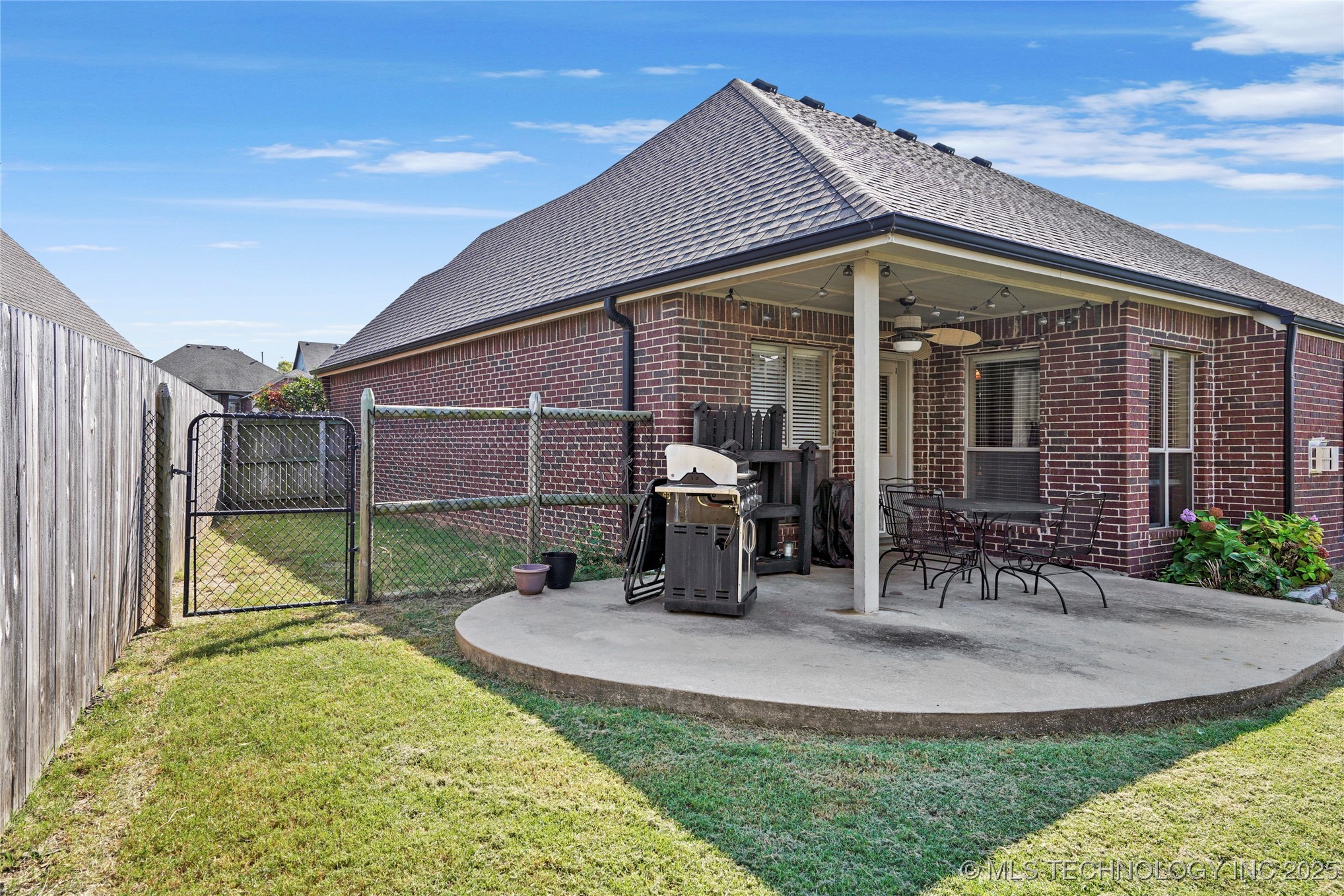 920 W Fargo Street Property Photo 25