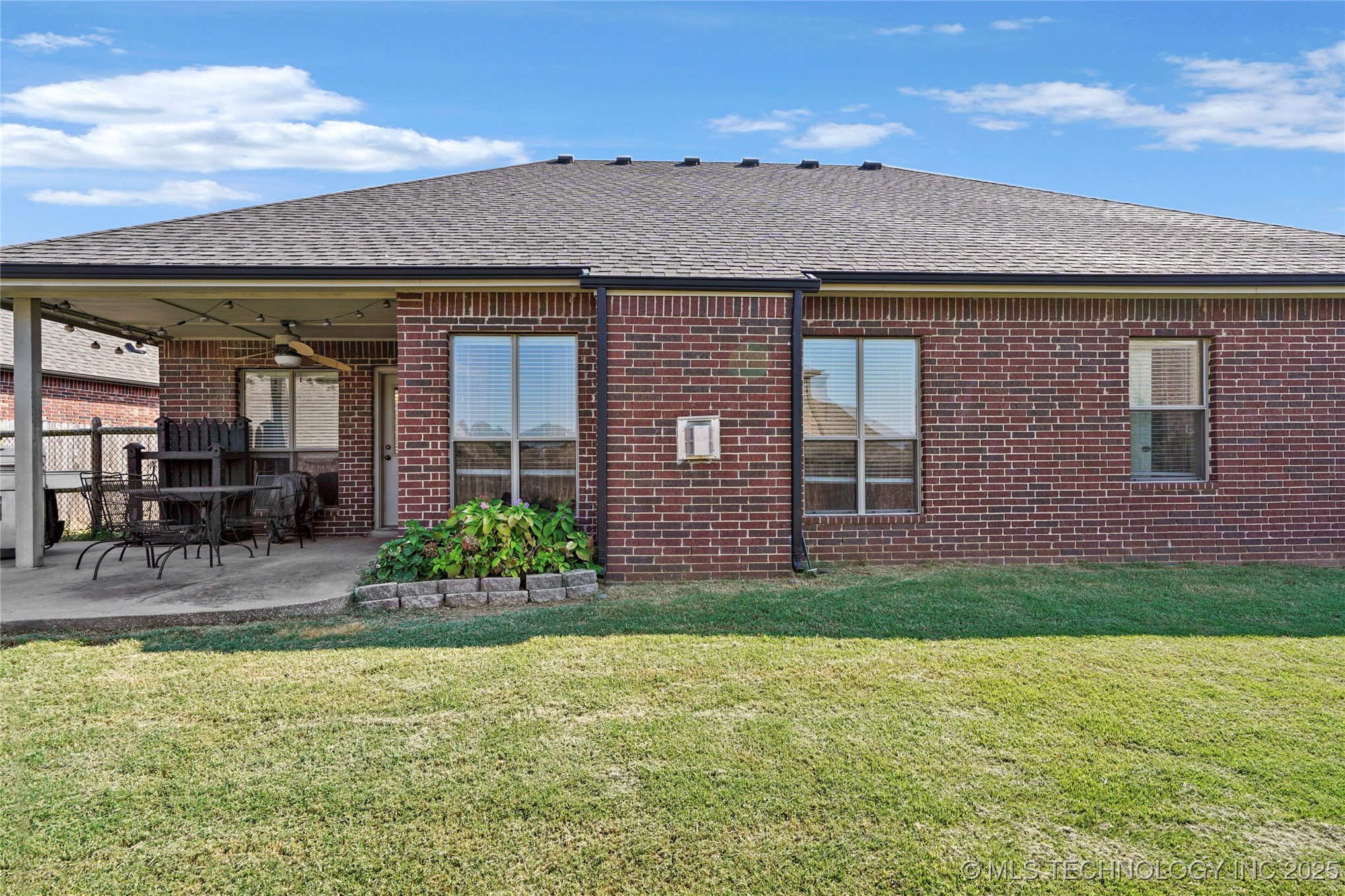 920 W Fargo Street Property Photo 27