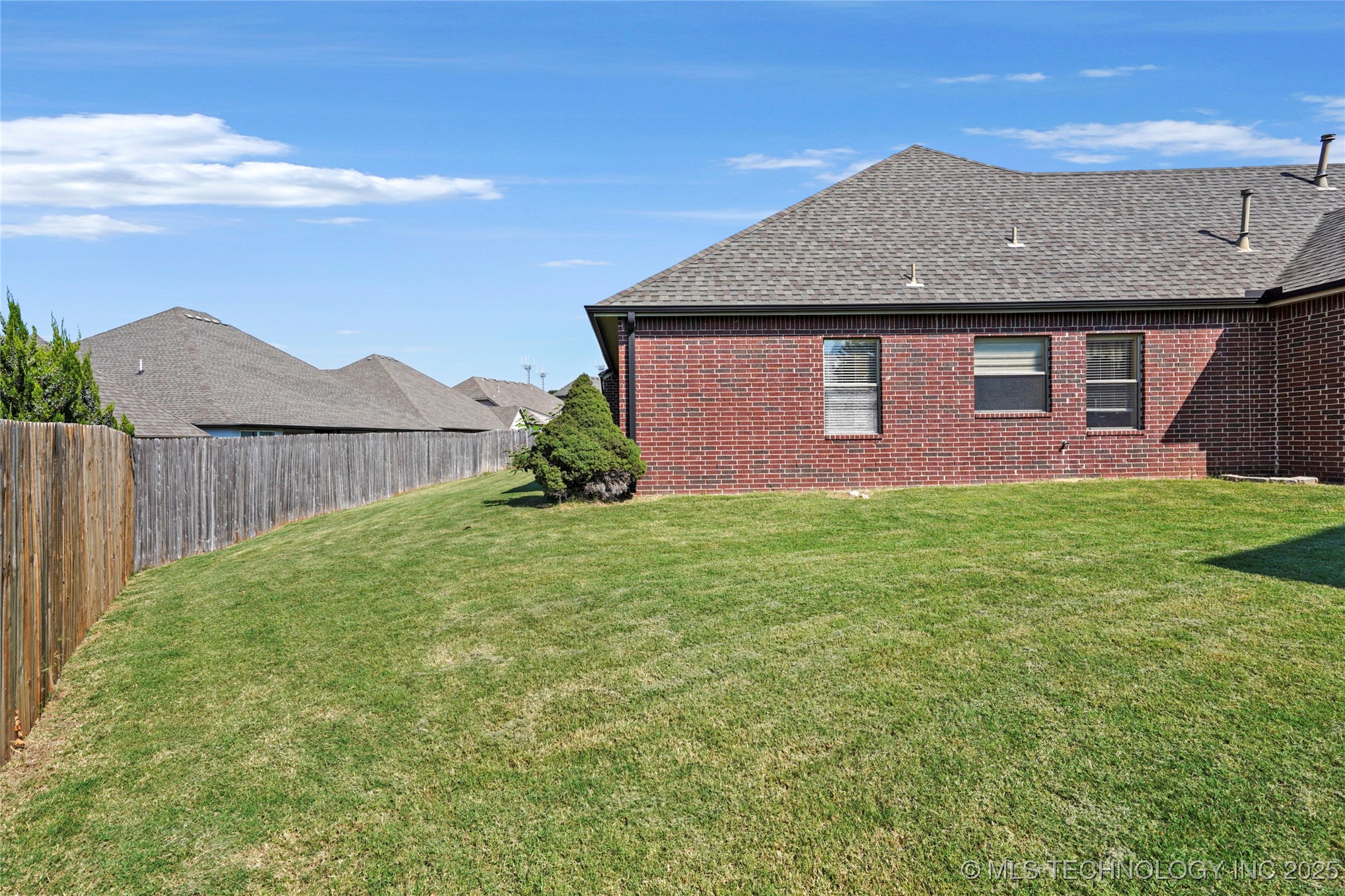 920 W Fargo Street Property Photo 28