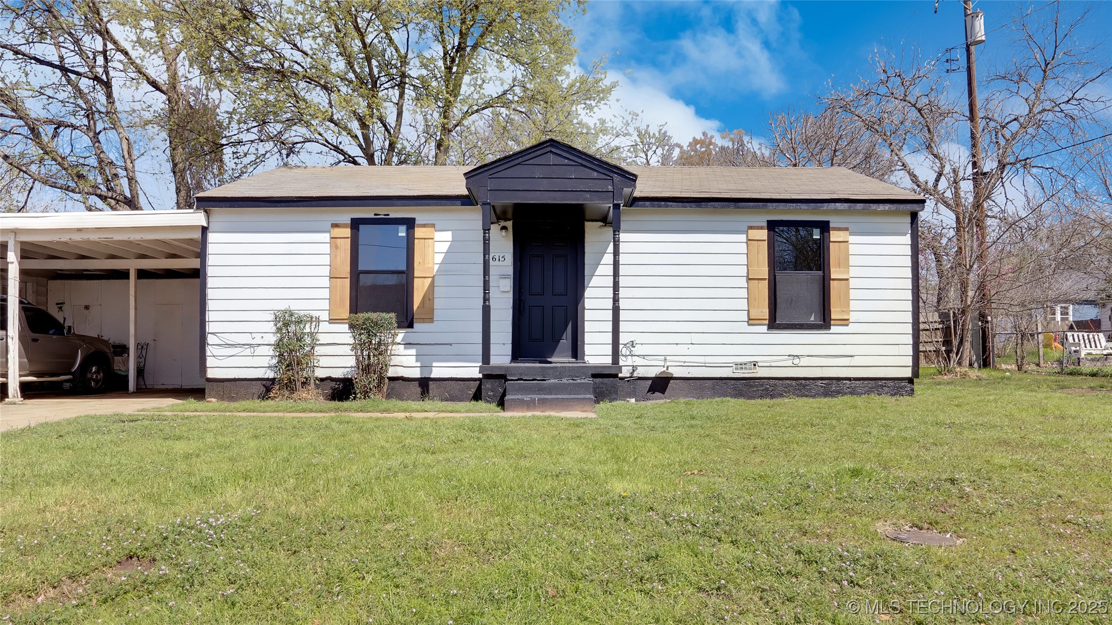 902 Burch Street Property Photo 2