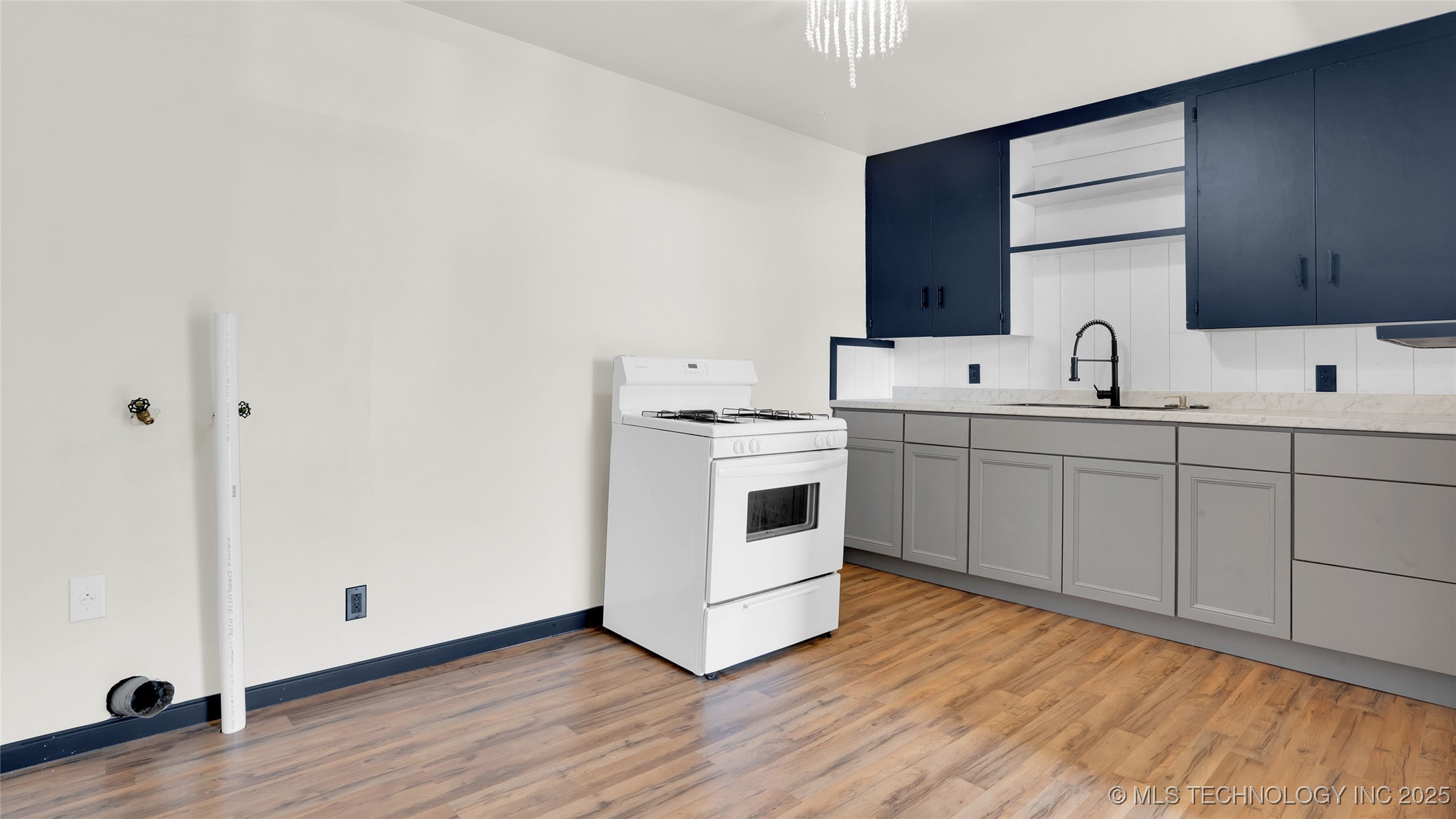 902 Burch Street Property Photo 5