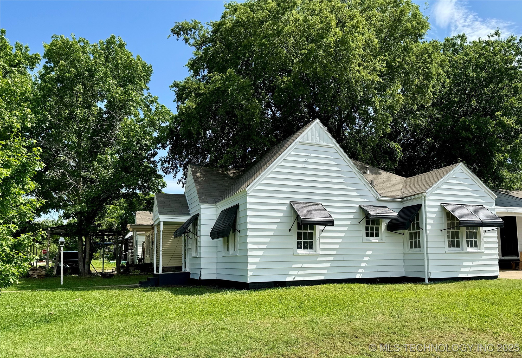 902 Burch Street Property Photo 13