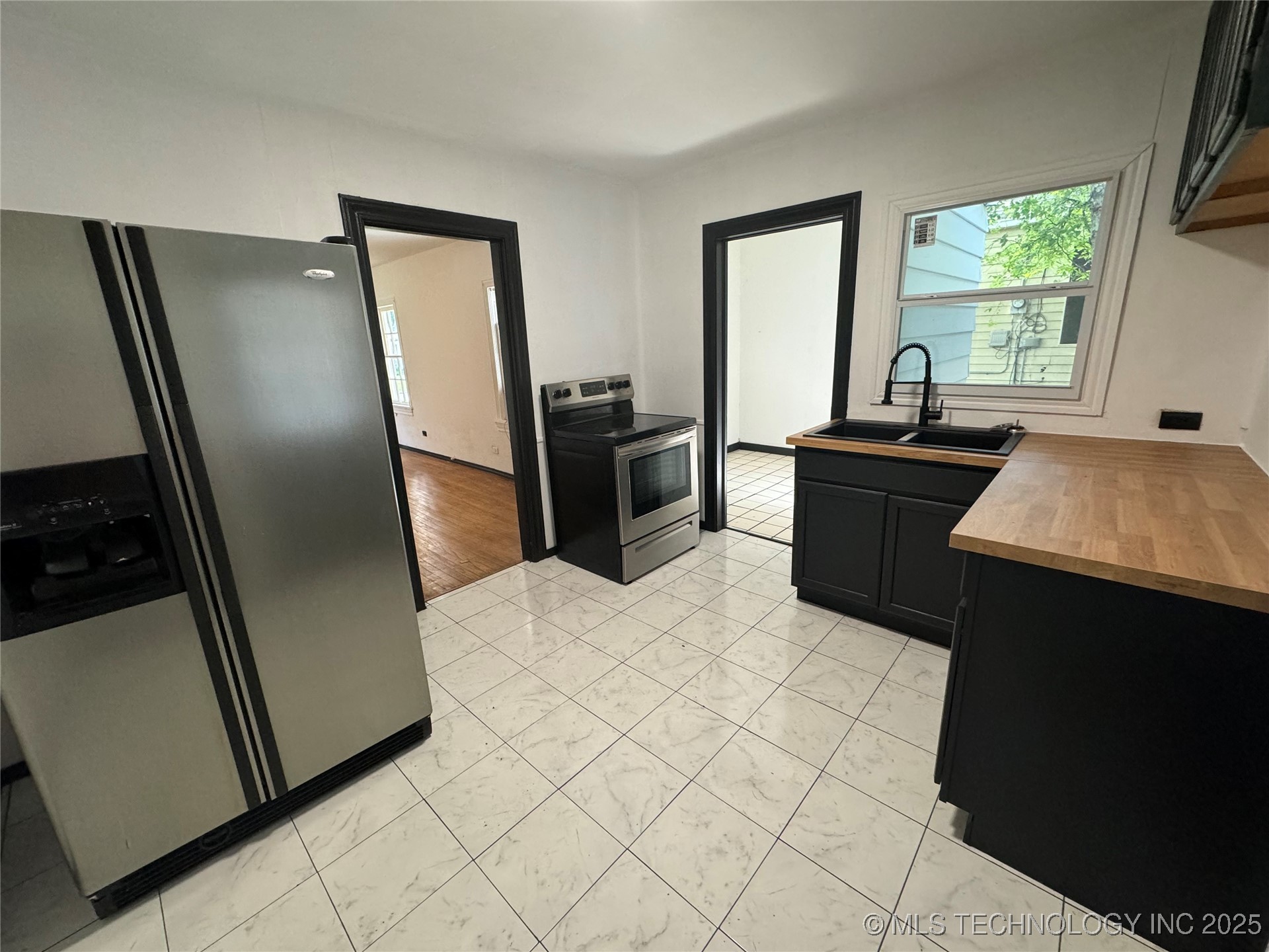 902 Burch Street Property Photo 15