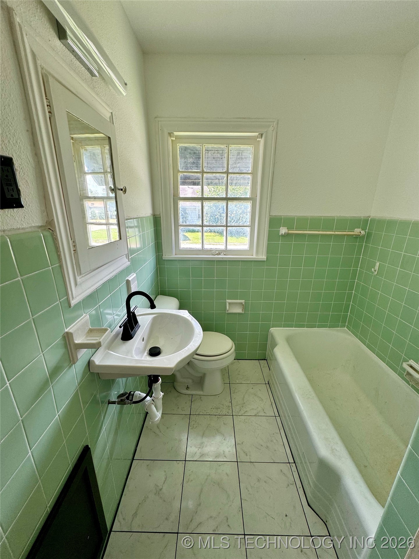 902 Burch Street Property Photo 17