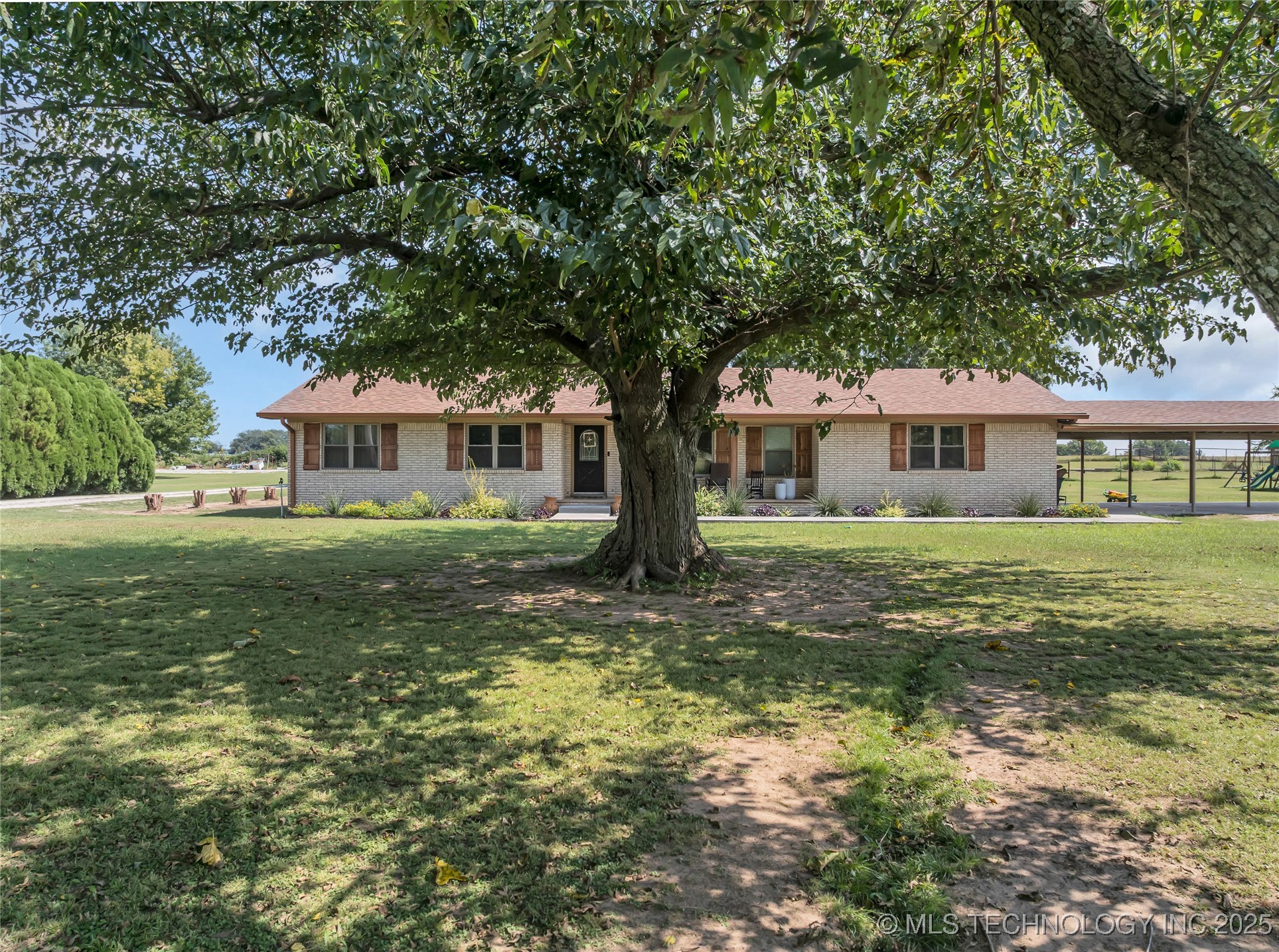 10887 Allen Road Property Photo 2