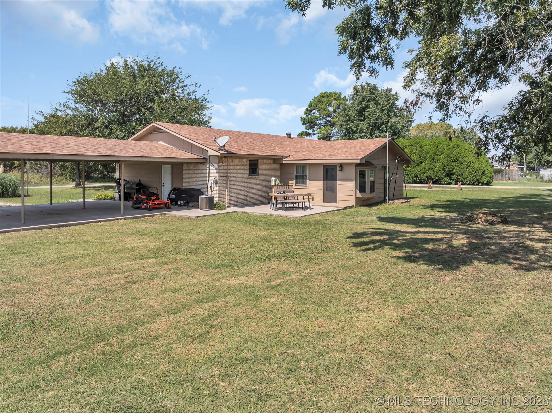 10887 Allen Road Property Photo 32