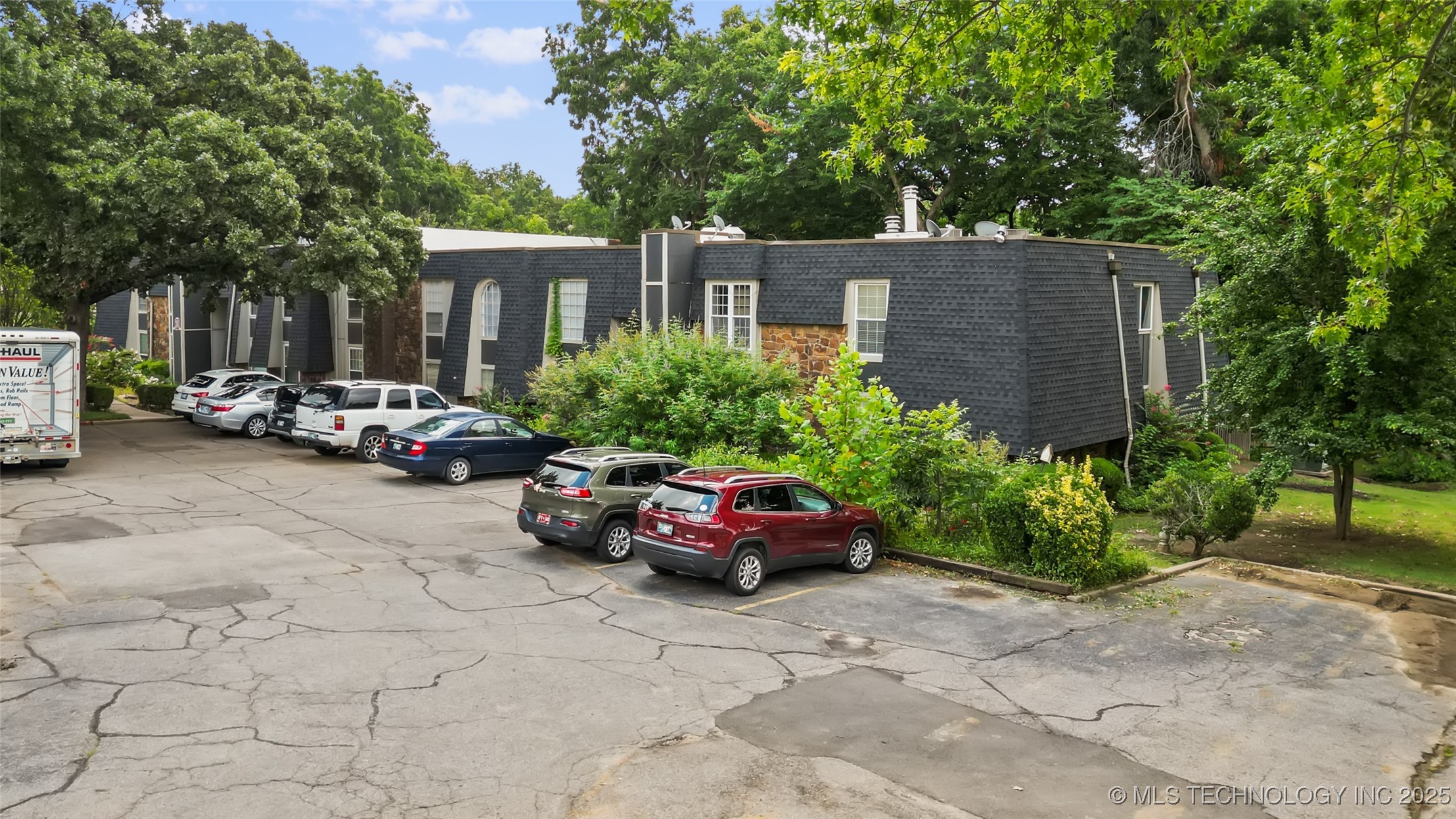 4426 E 68th Street 481 Property Photo 1