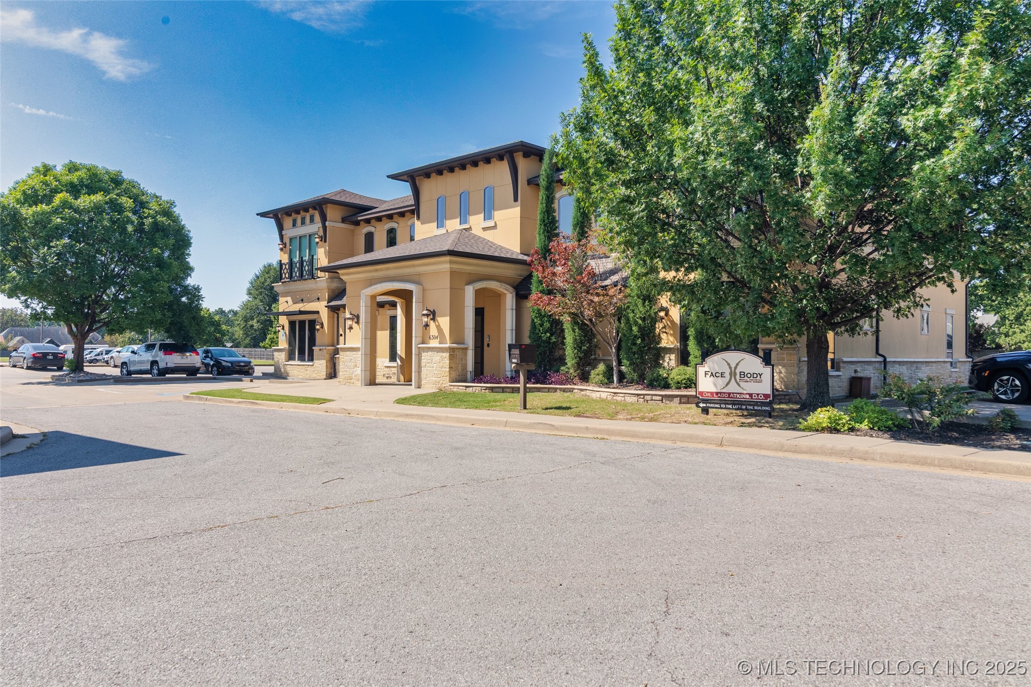 6304 E 102nd Street Property Photo 2