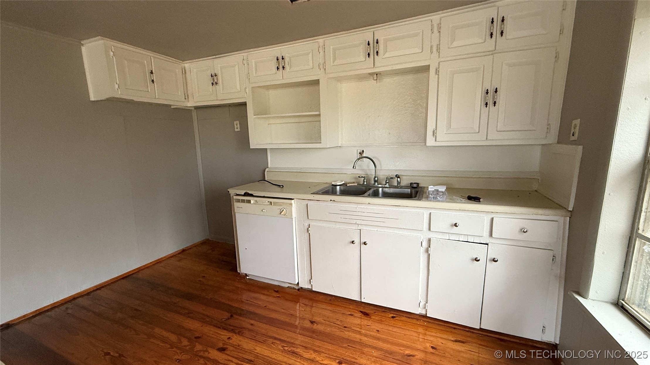 516 E 5th Street Property Photo 8