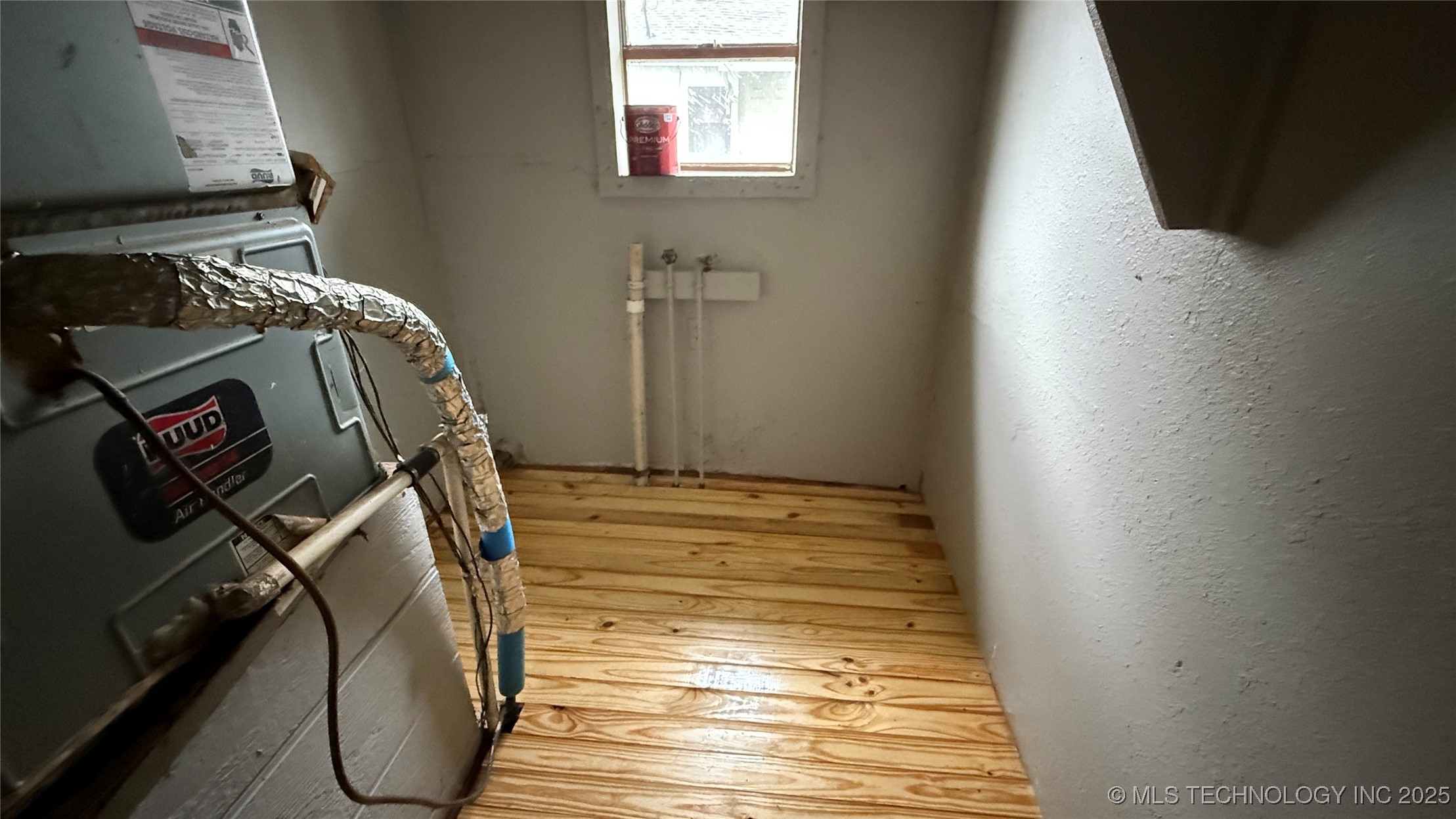 516 E 5th Street Property Photo 12