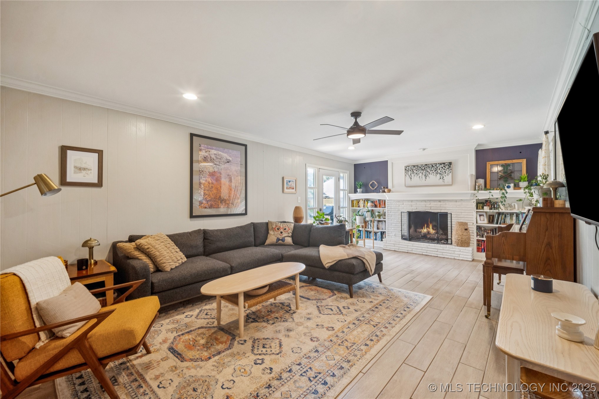 6016 S Irvington Avenue Property Photo 5