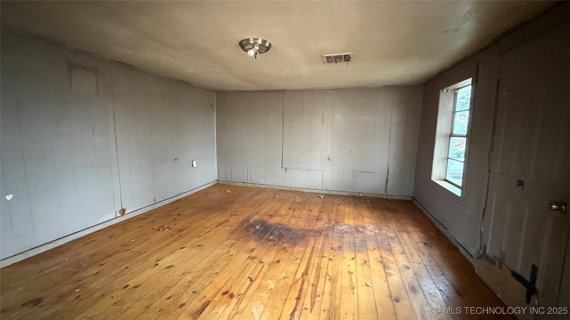 520 E 5th Street Property Photo 3