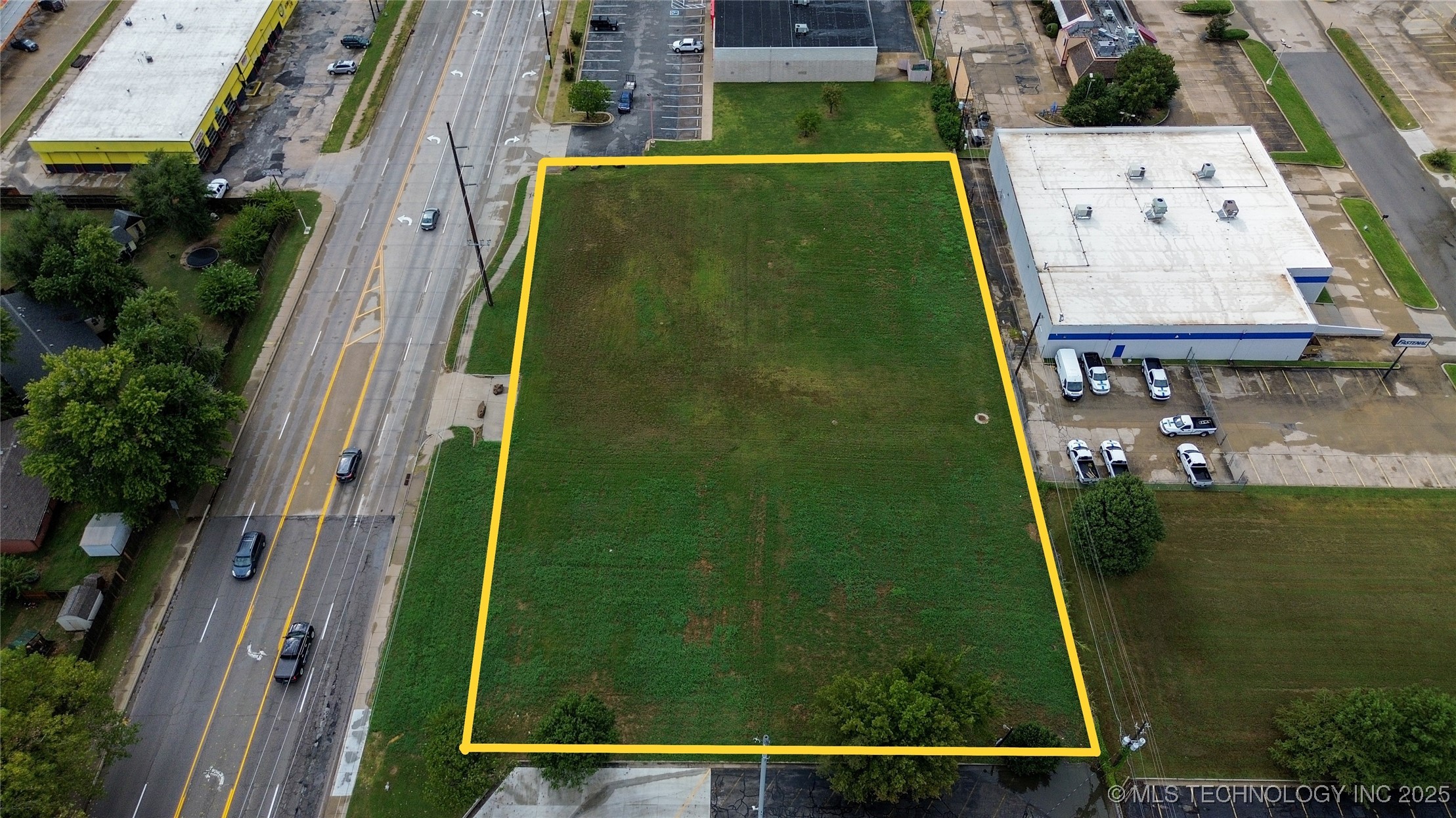 11329 E 61st Street Property Photo 2