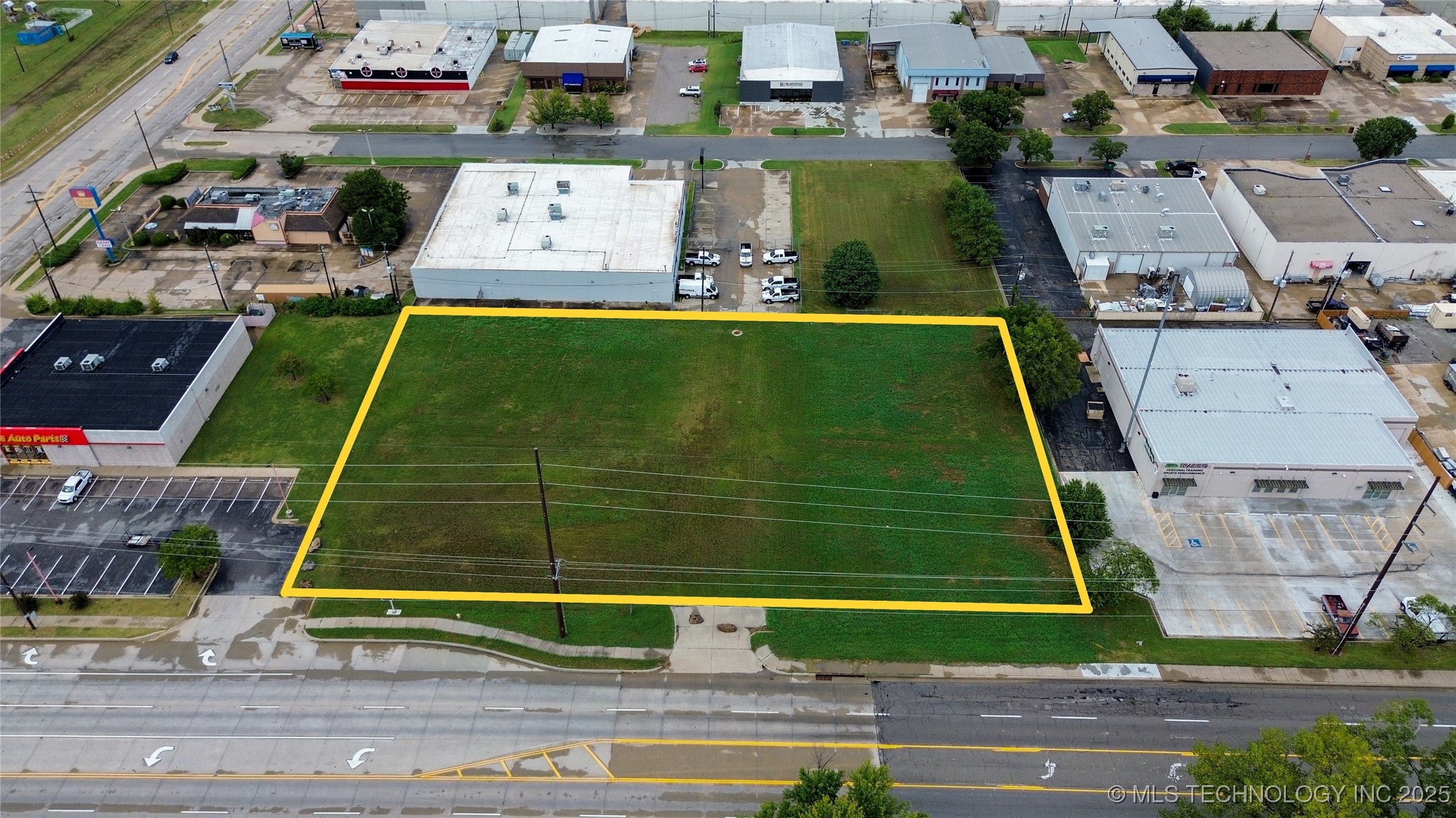 11329 E 61st Street Property Photo 3