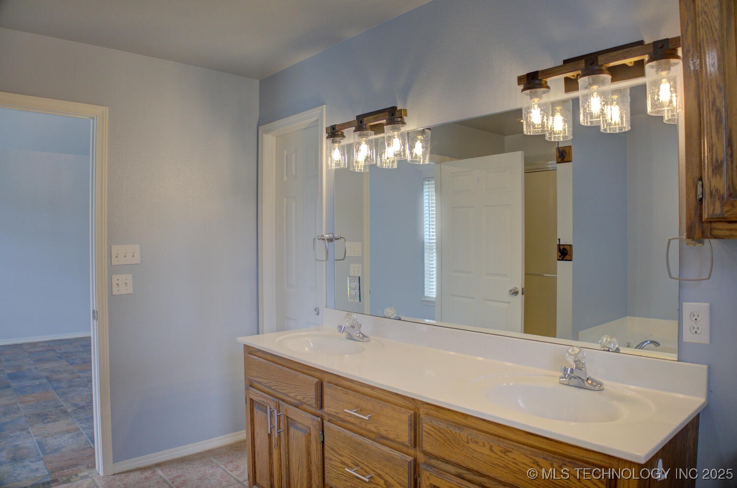 14025 S 261st East Avenue Property Photo 32