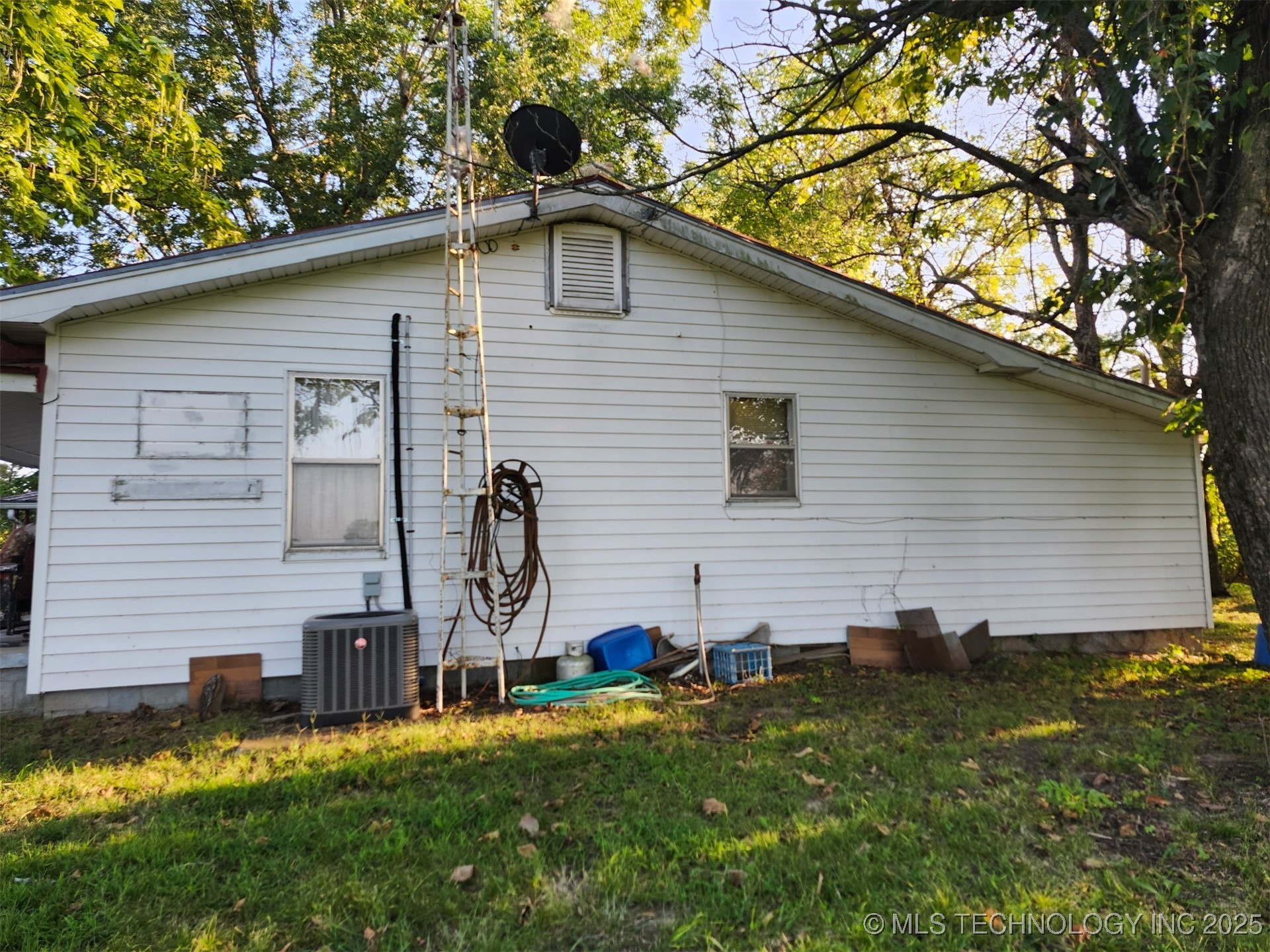 28945 S Highway 2 Street Property Photo 6