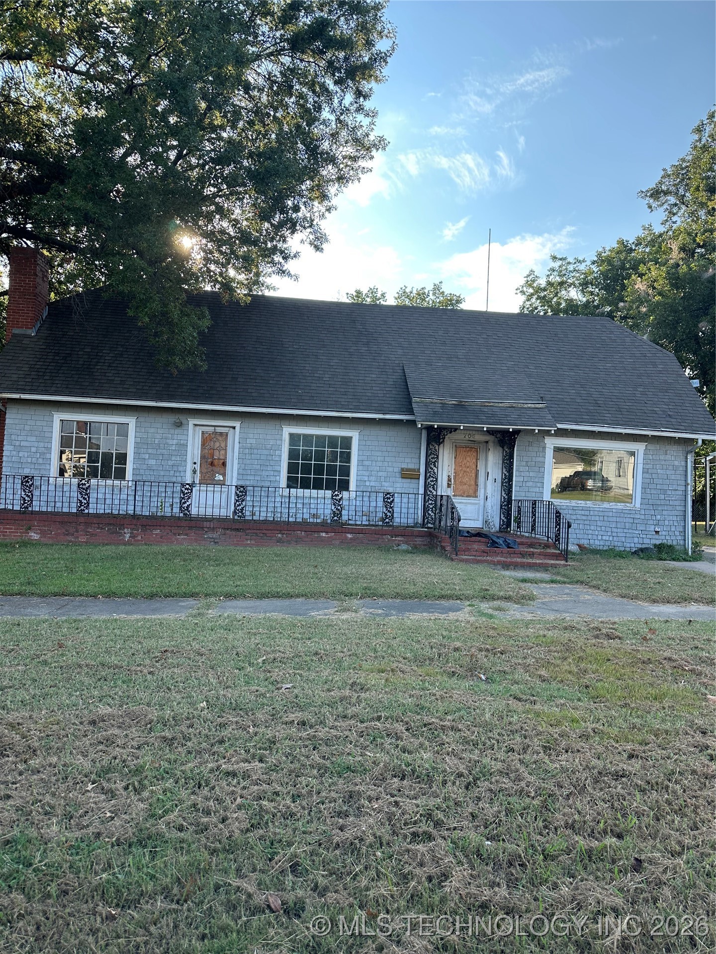 706 S Poplar Street Property Photo 2